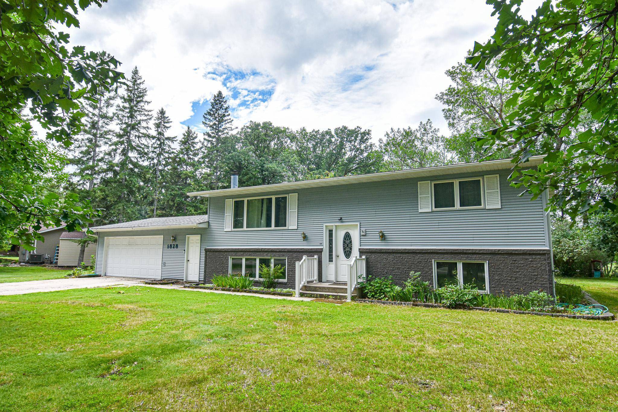 Thief River Falls, MN 56701,1828 Robin Hood DR