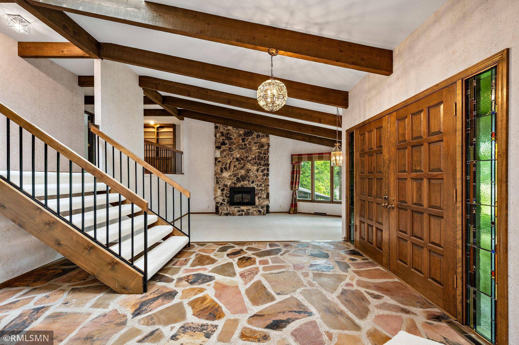 Edina, MN 55439,6216 Braeburn CIR