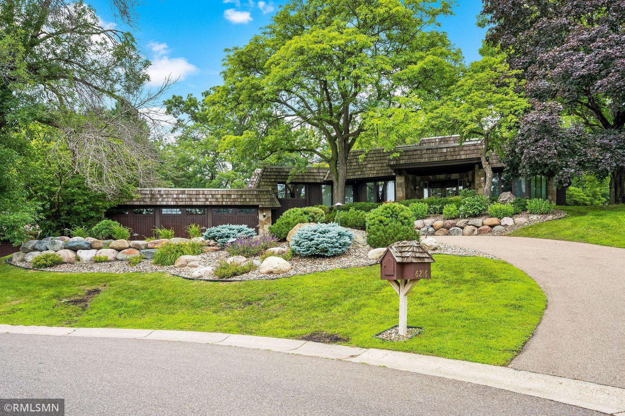 Edina, MN 55439,6216 Braeburn CIR