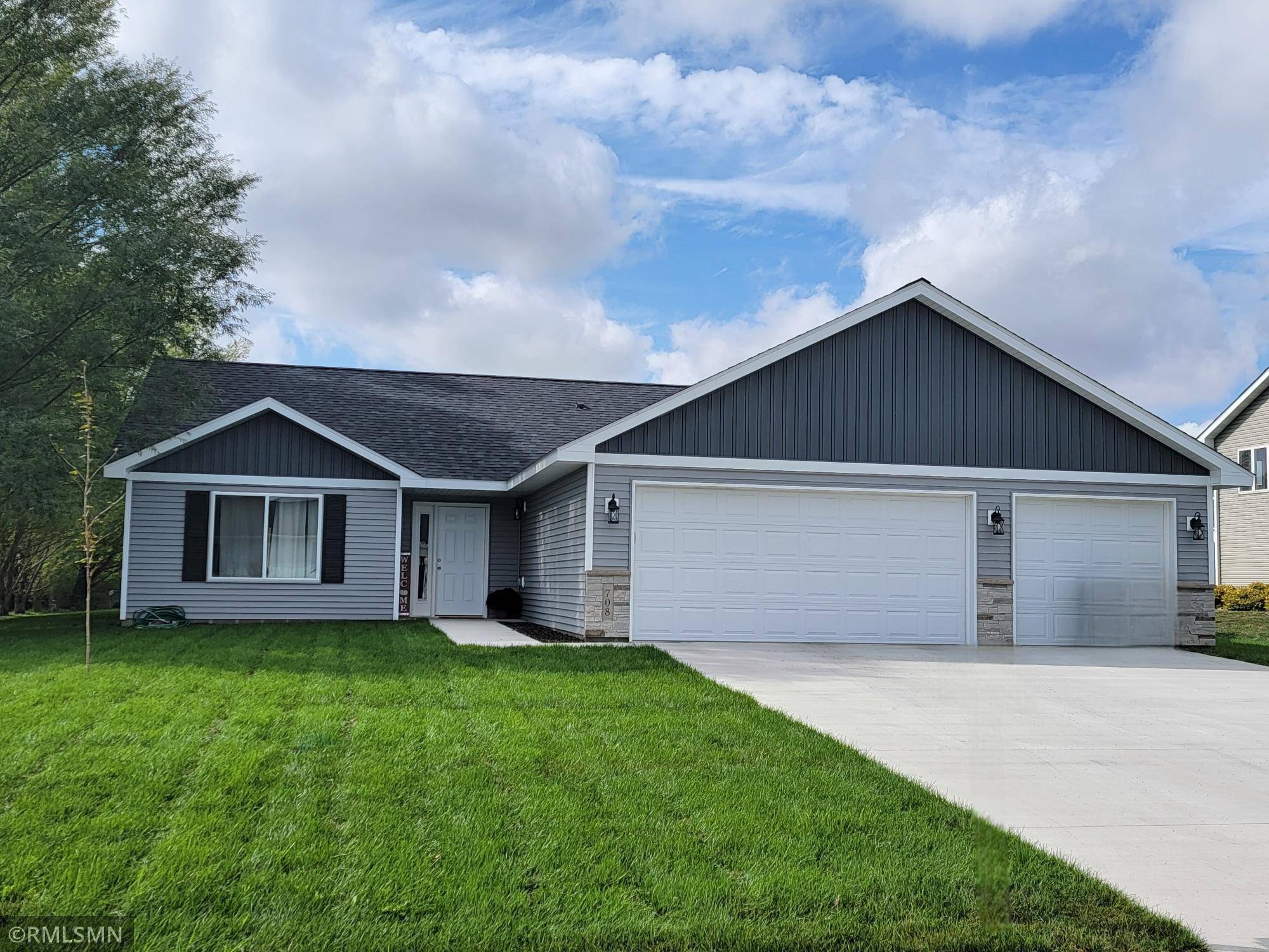 Lake Crystal, MN 56055,651 Daisy CT
