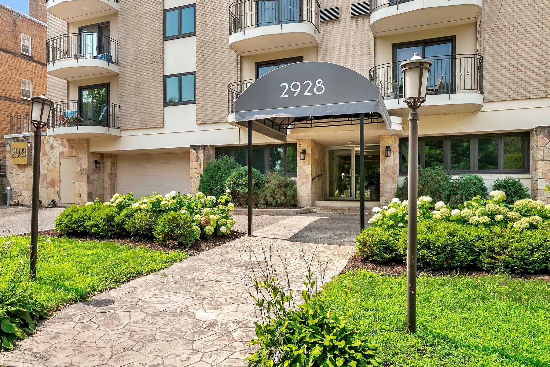 Minneapolis, MN 55416,2928 Dean Pkwy #3J