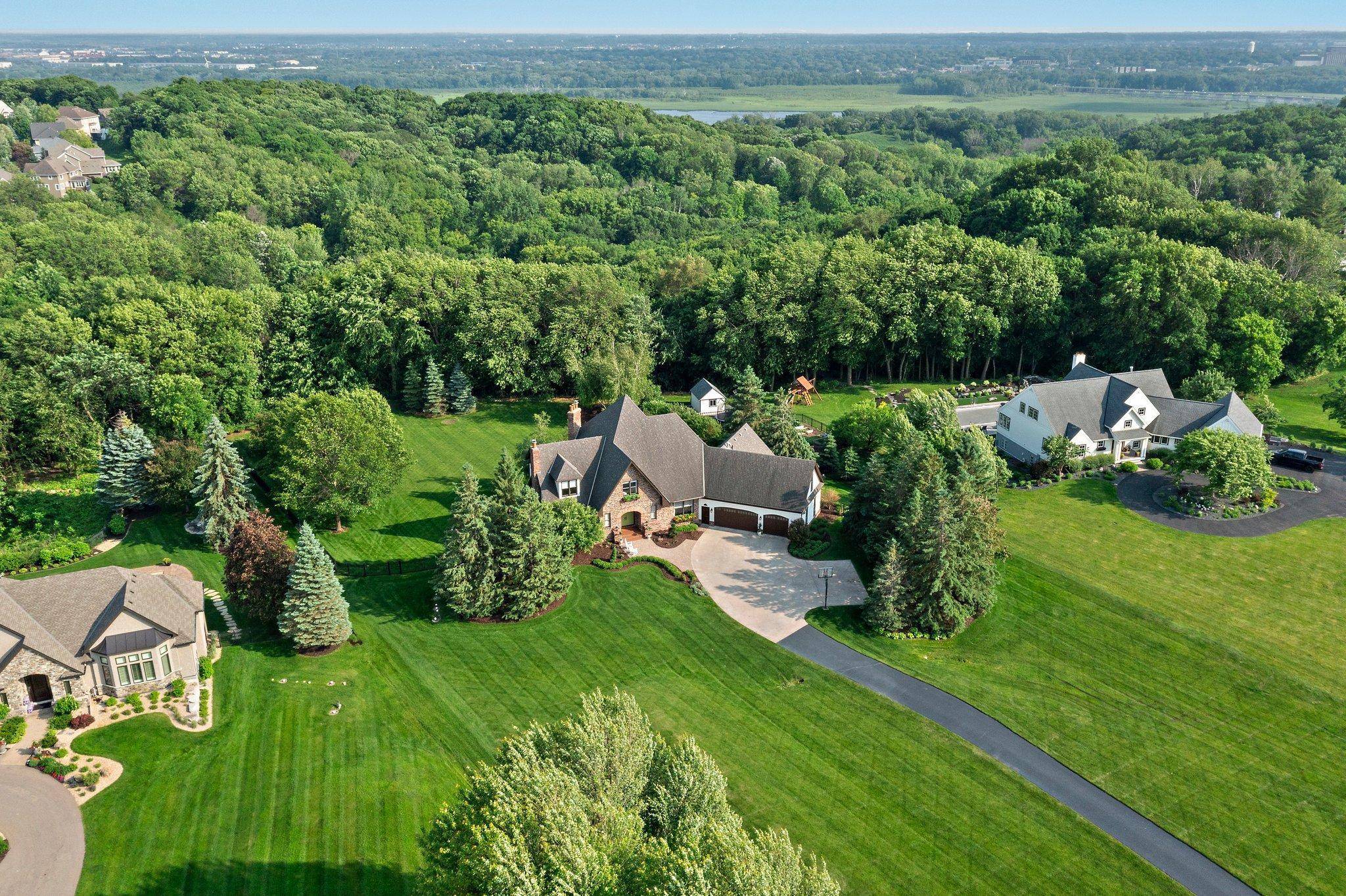 Chanhassen, MN 55317,9921 Deerbrook DR