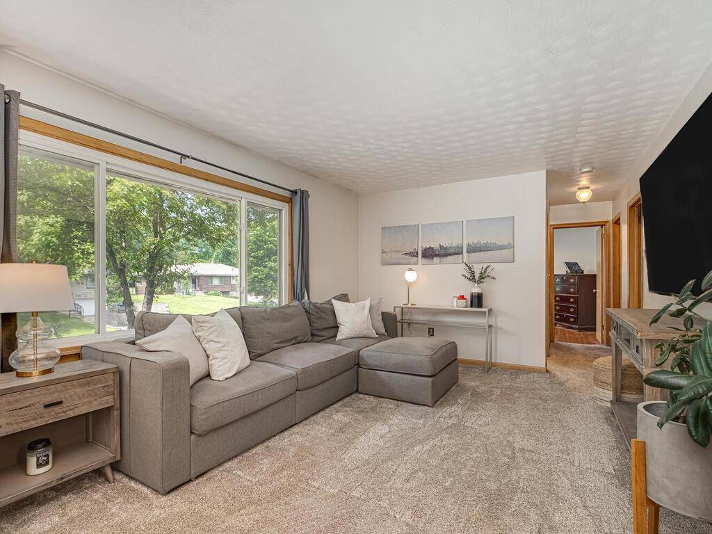 Roseville, MN 55113,664 Belmont LN W