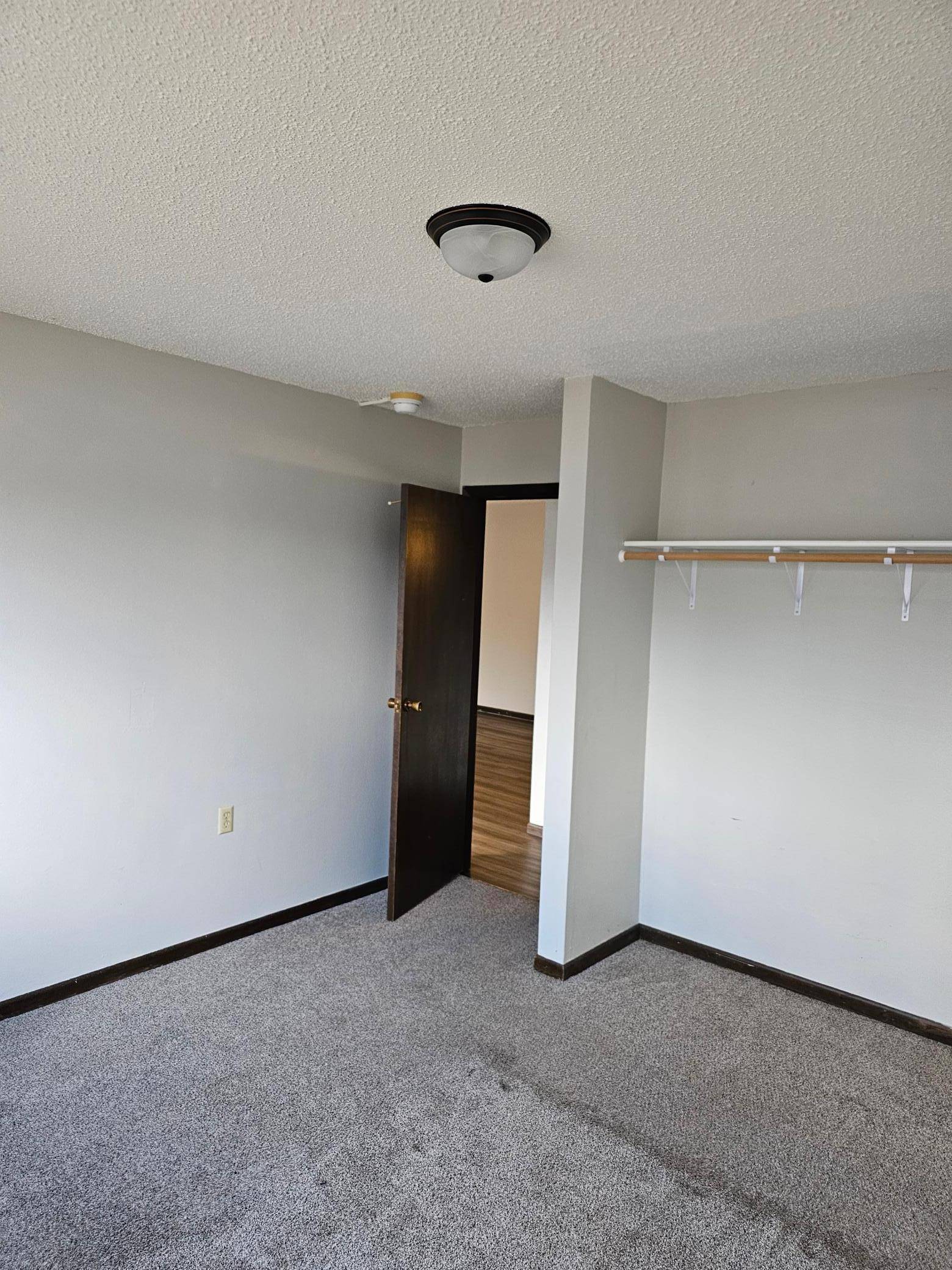 Jackson, MN 56143,812 Hills AVE #N202