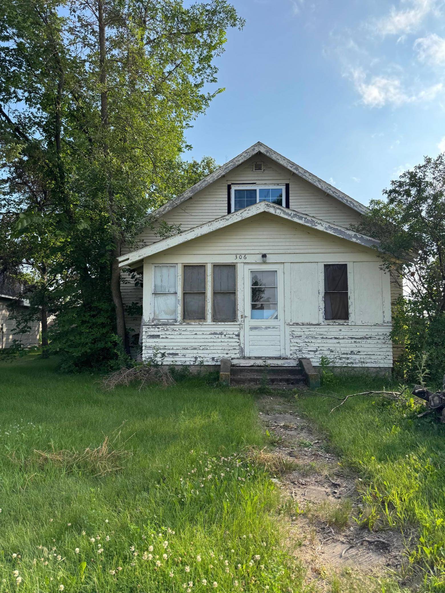 Dent, MN 56528,306 1st AVE N