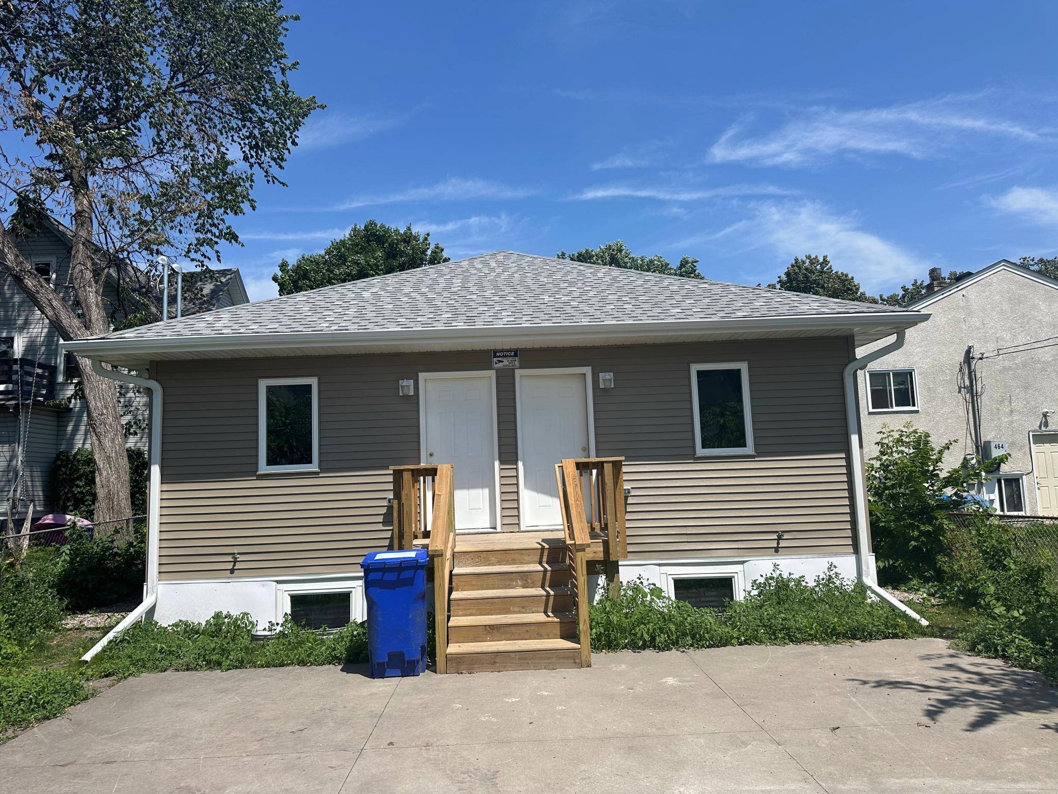 Saint Paul, MN 55103,466 Thomas AVE