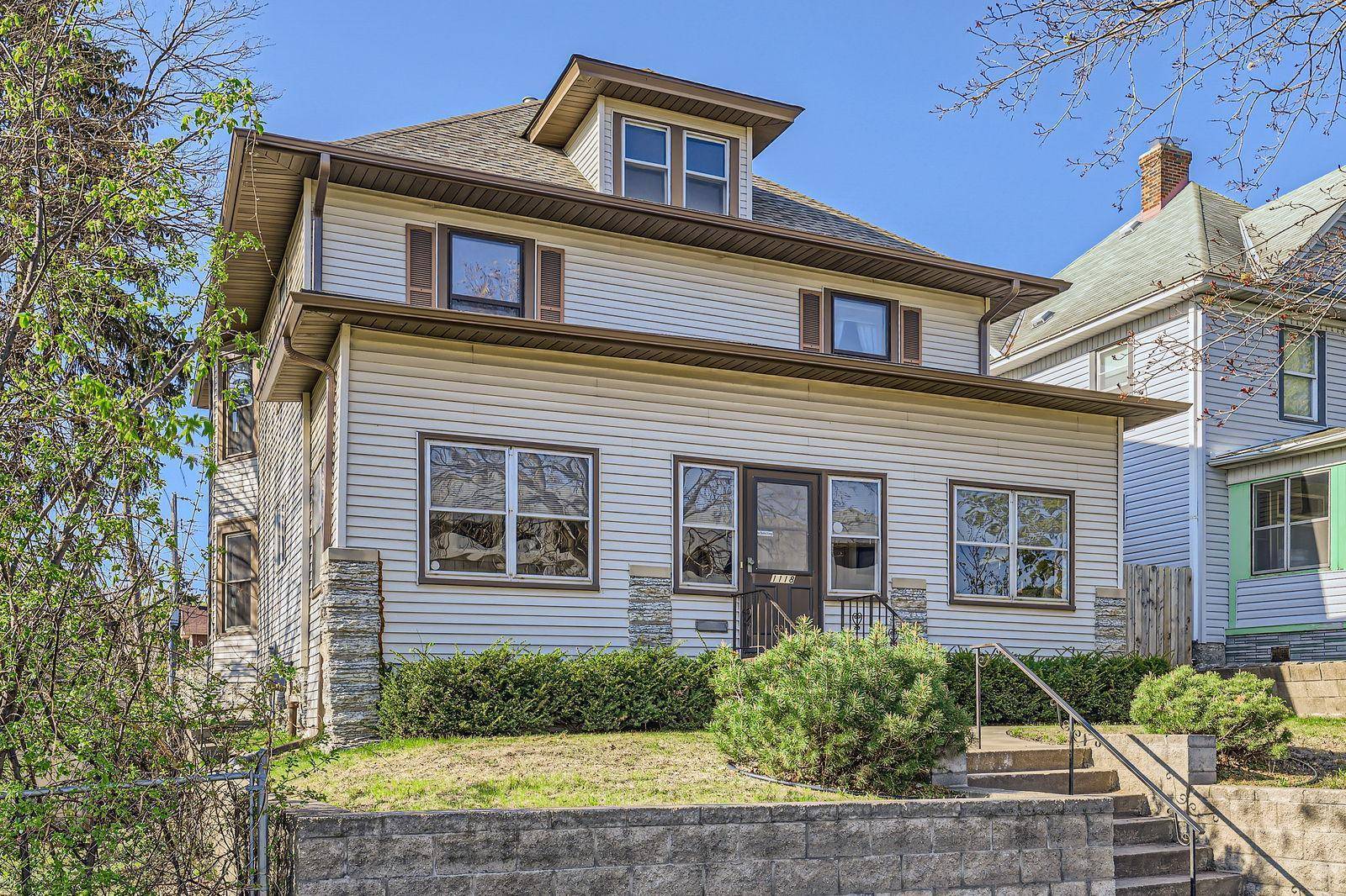 Saint Paul, MN 55104,1118 Marshall AVE