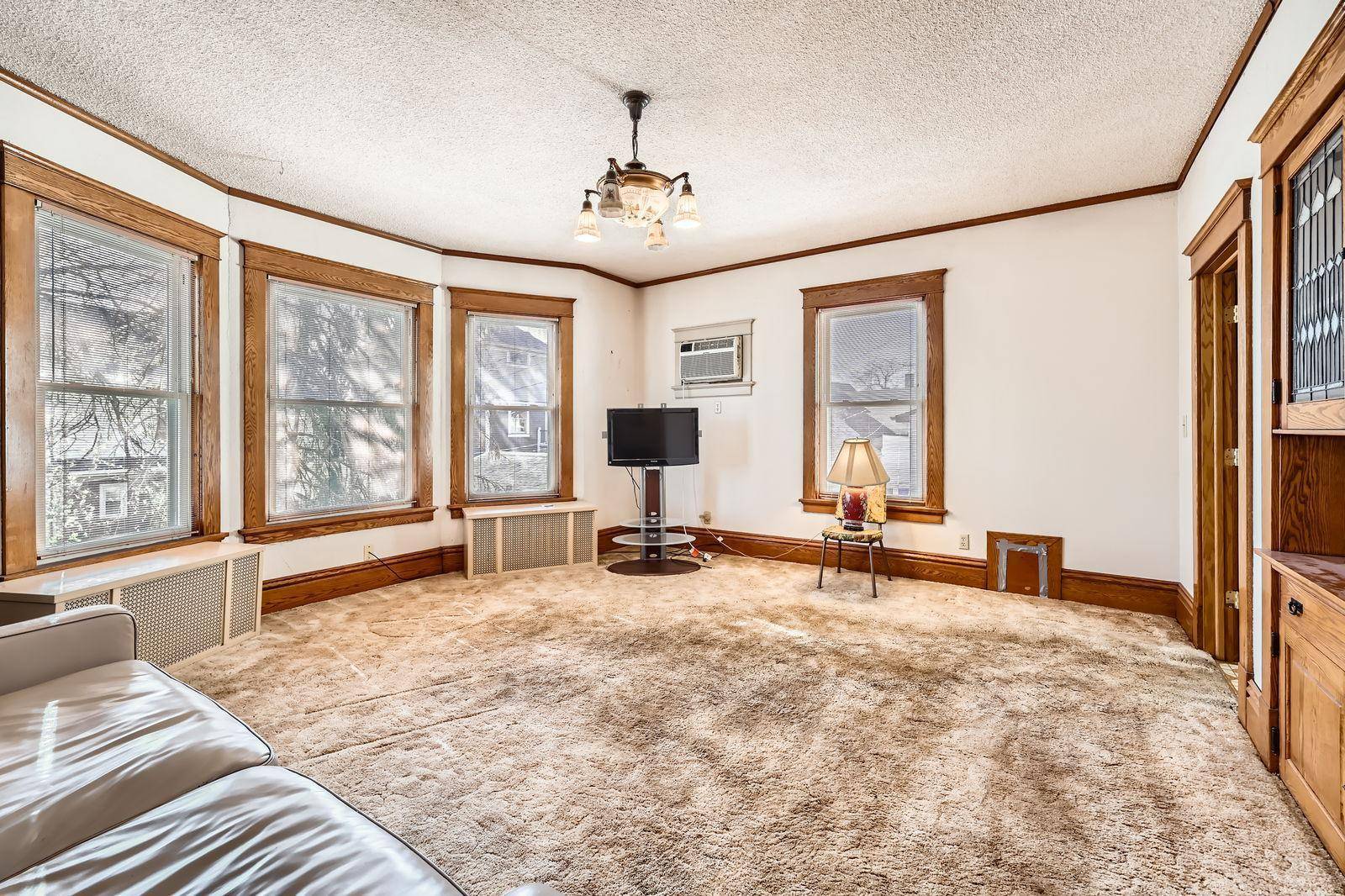 Saint Paul, MN 55104,1118 Marshall AVE