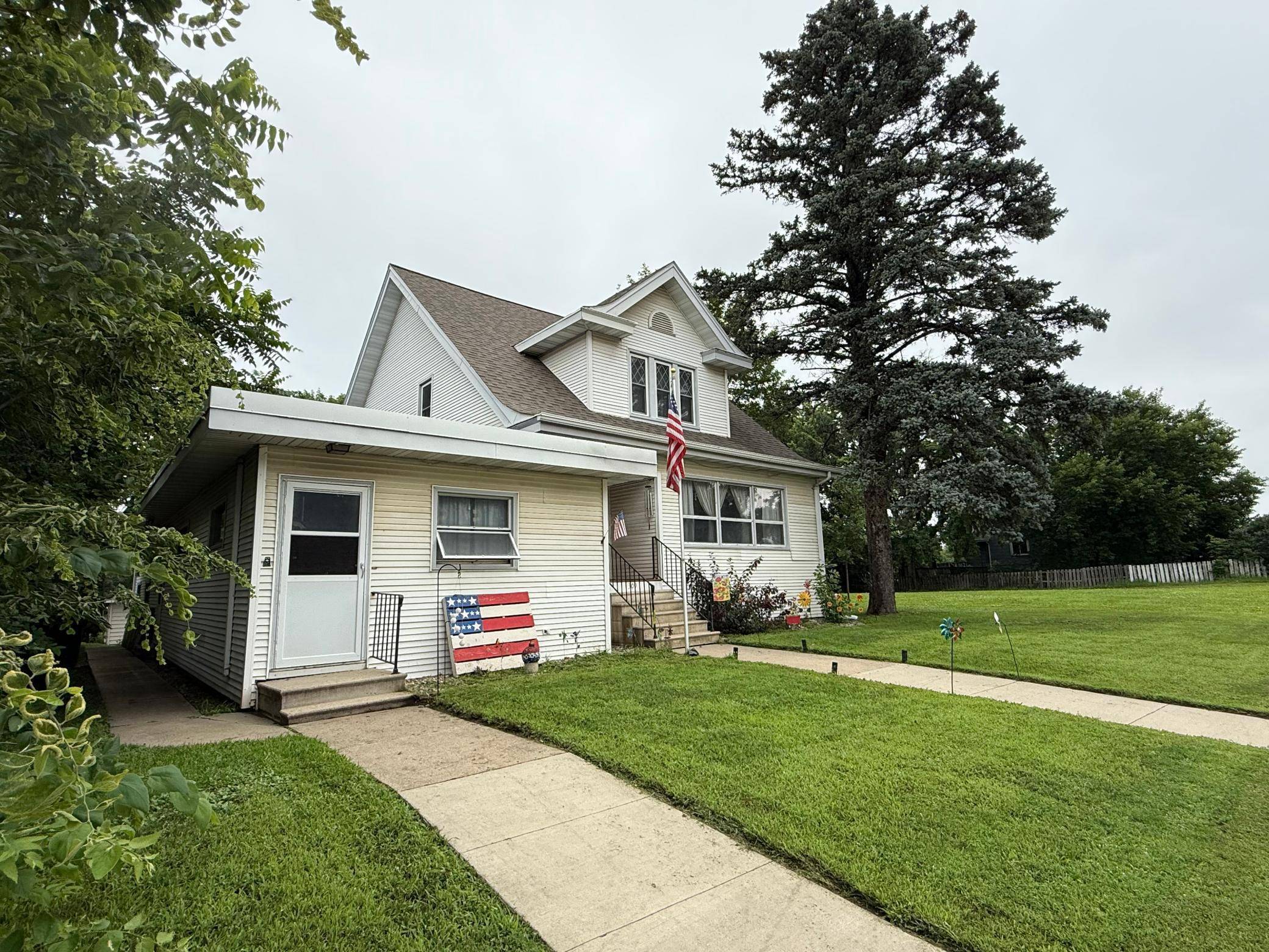 Redwood Falls, MN 56283,309 E Bridge ST