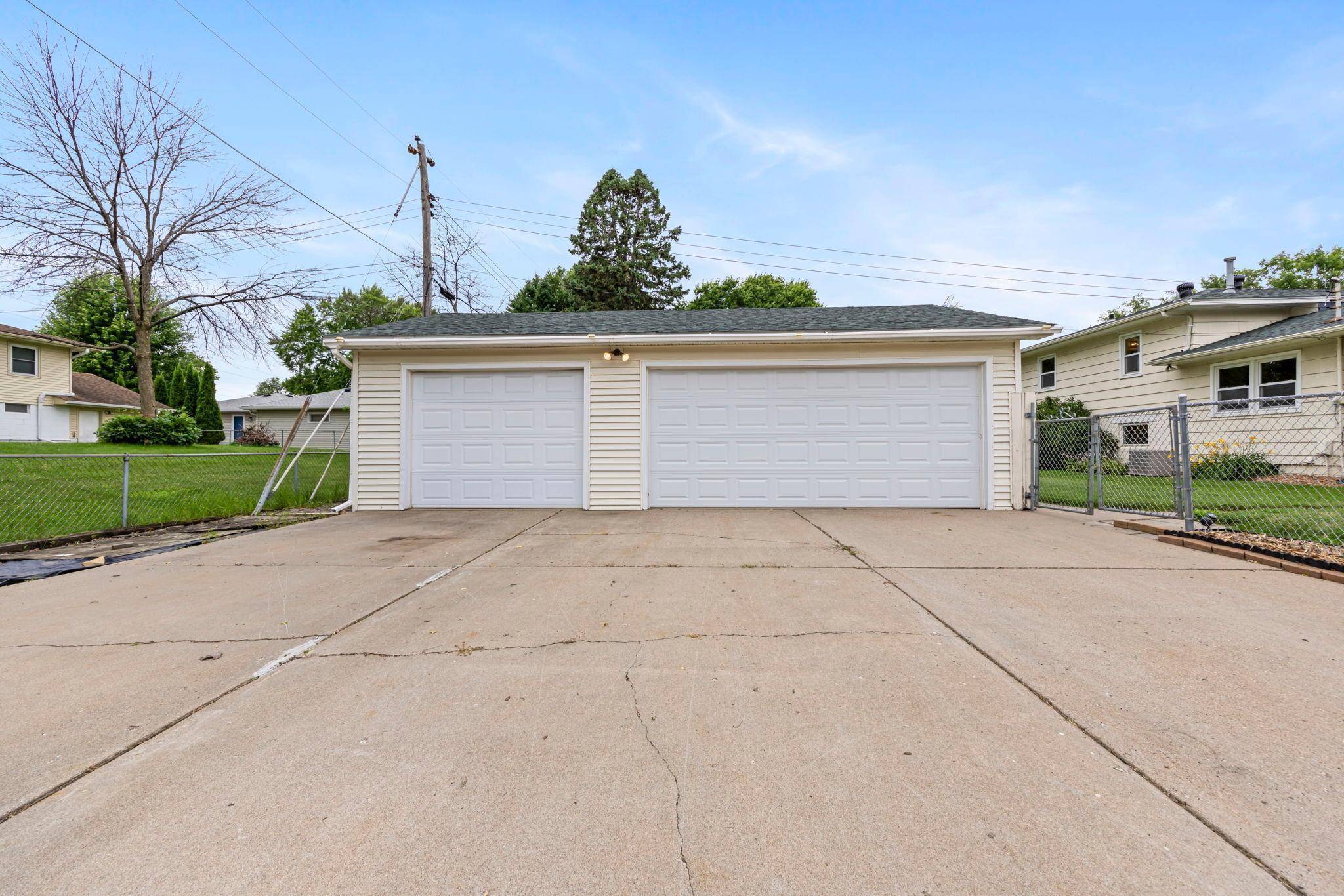 Eagan, MN 55122,2044 Copper LN