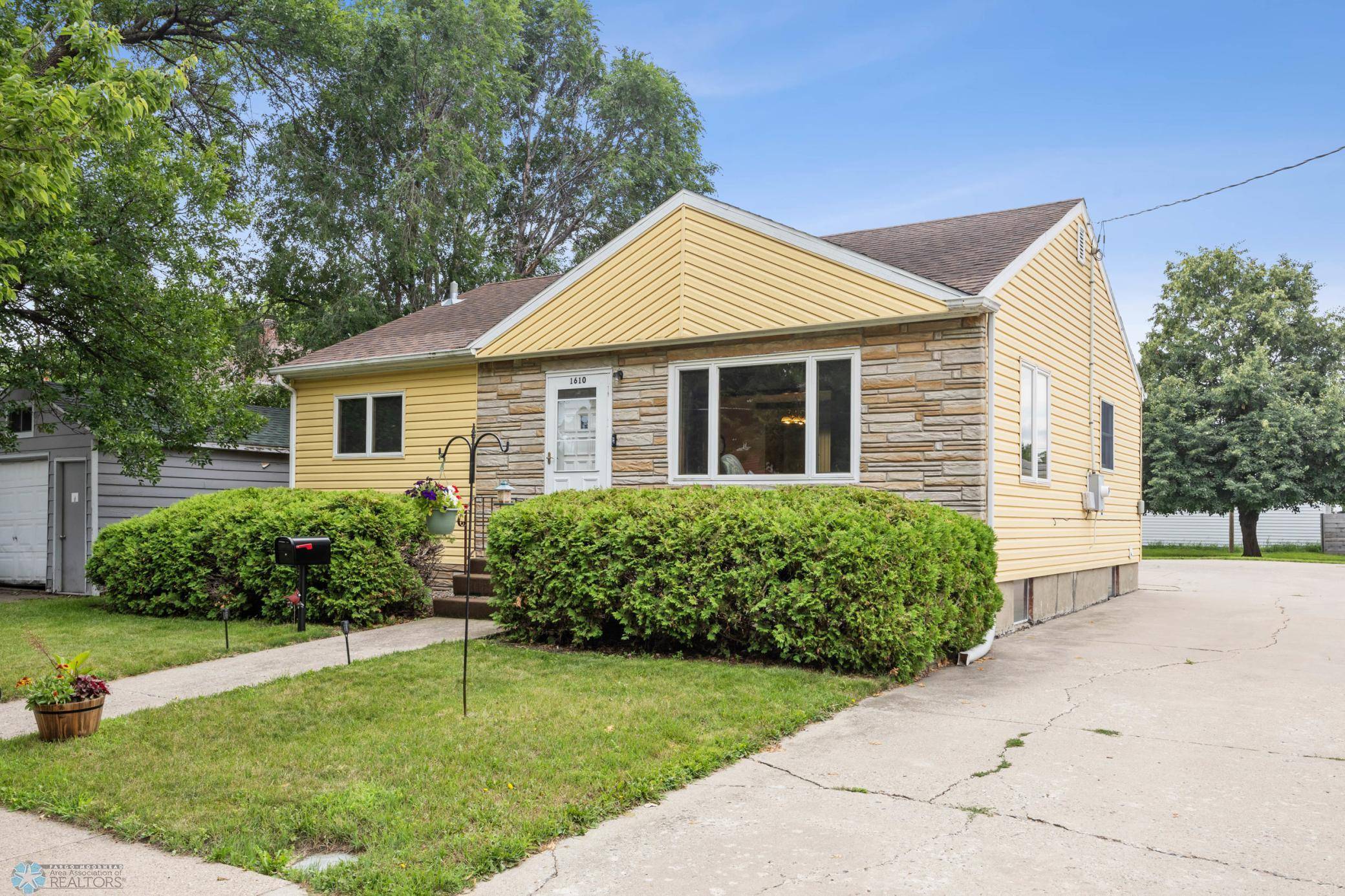 Fargo, ND 58103,1610 2nd AVE S