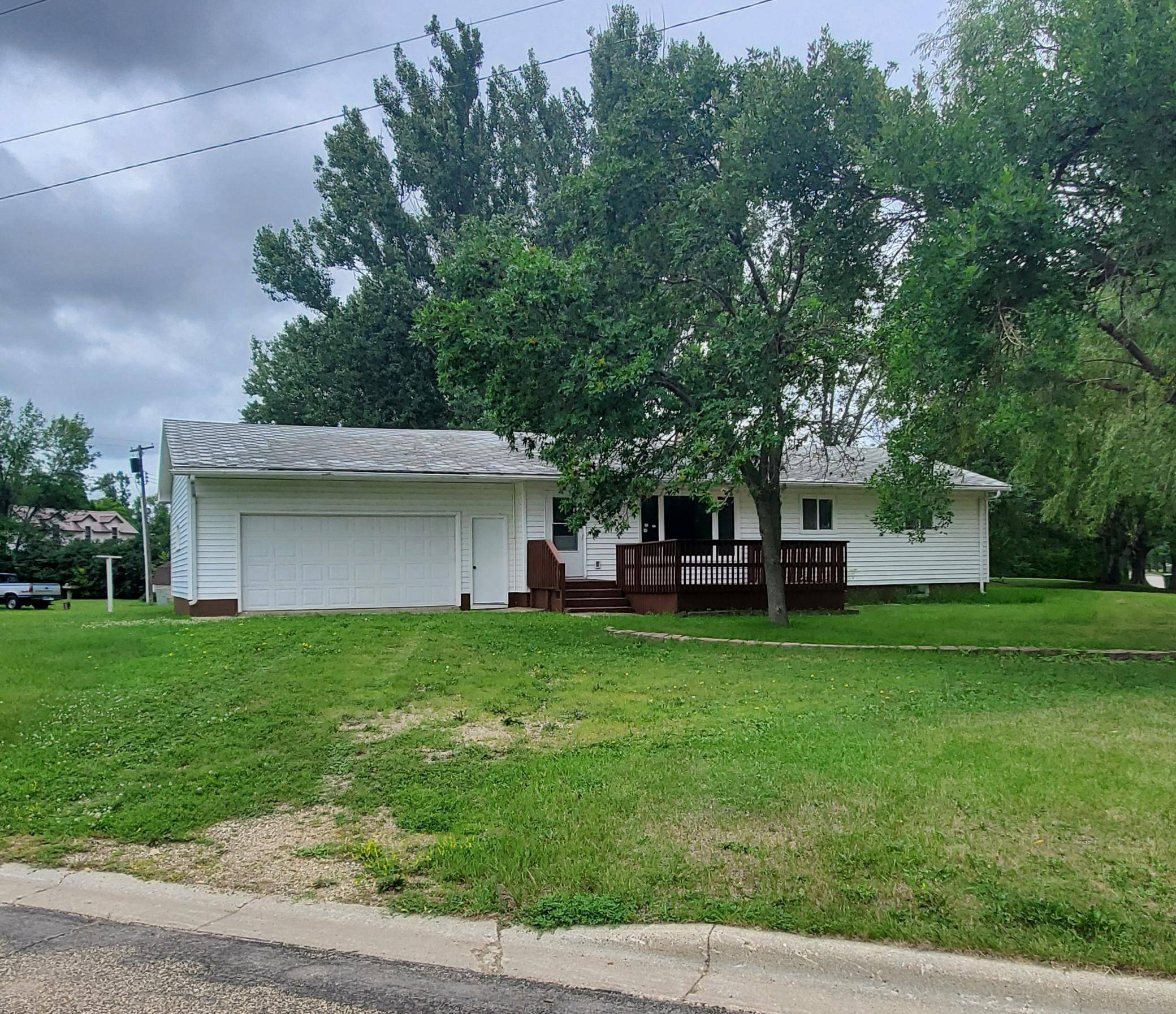 Gwinner, ND 58040,216 1st ST SE