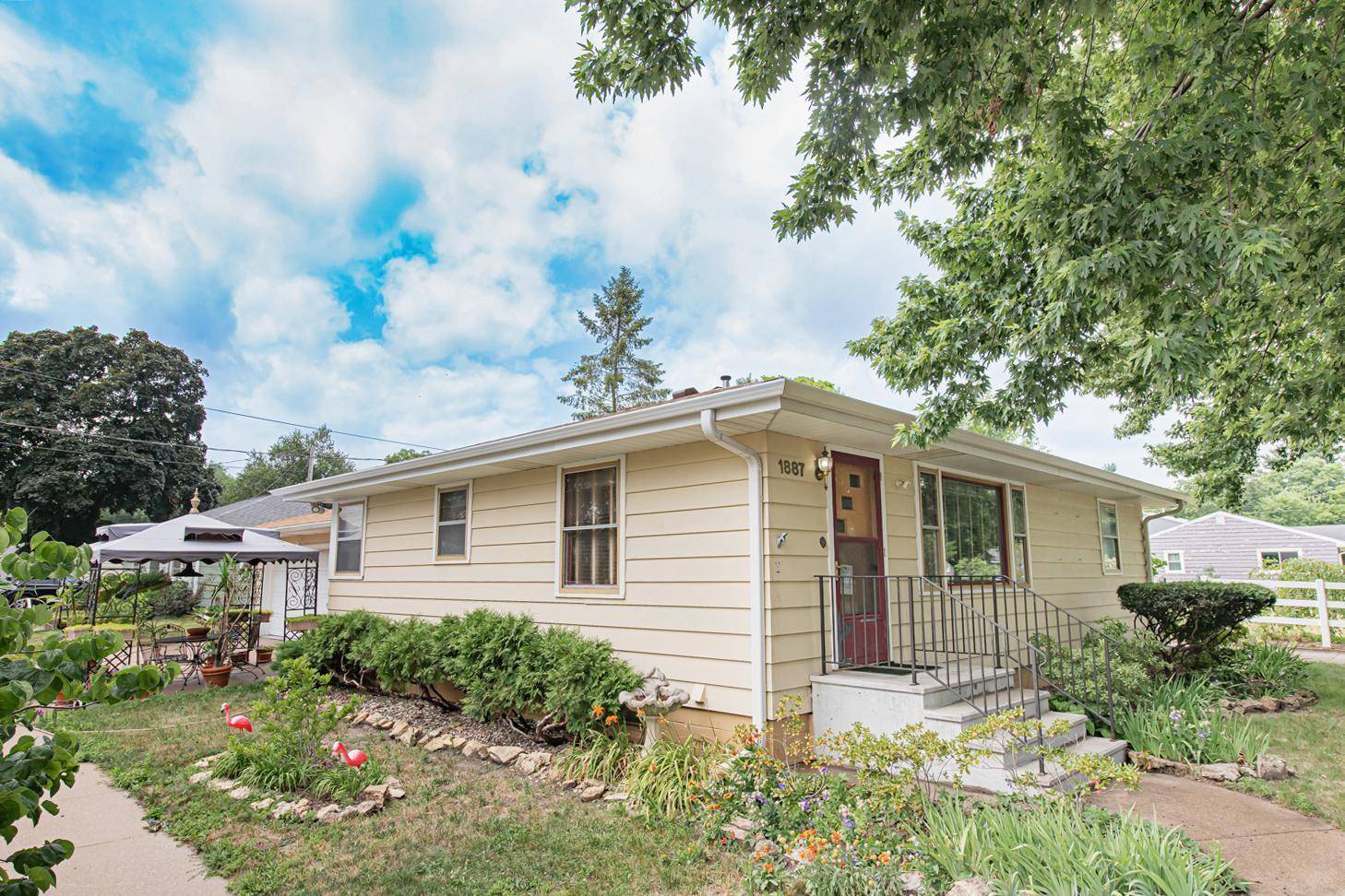 Winona, MN 55987,1887 W 5th ST