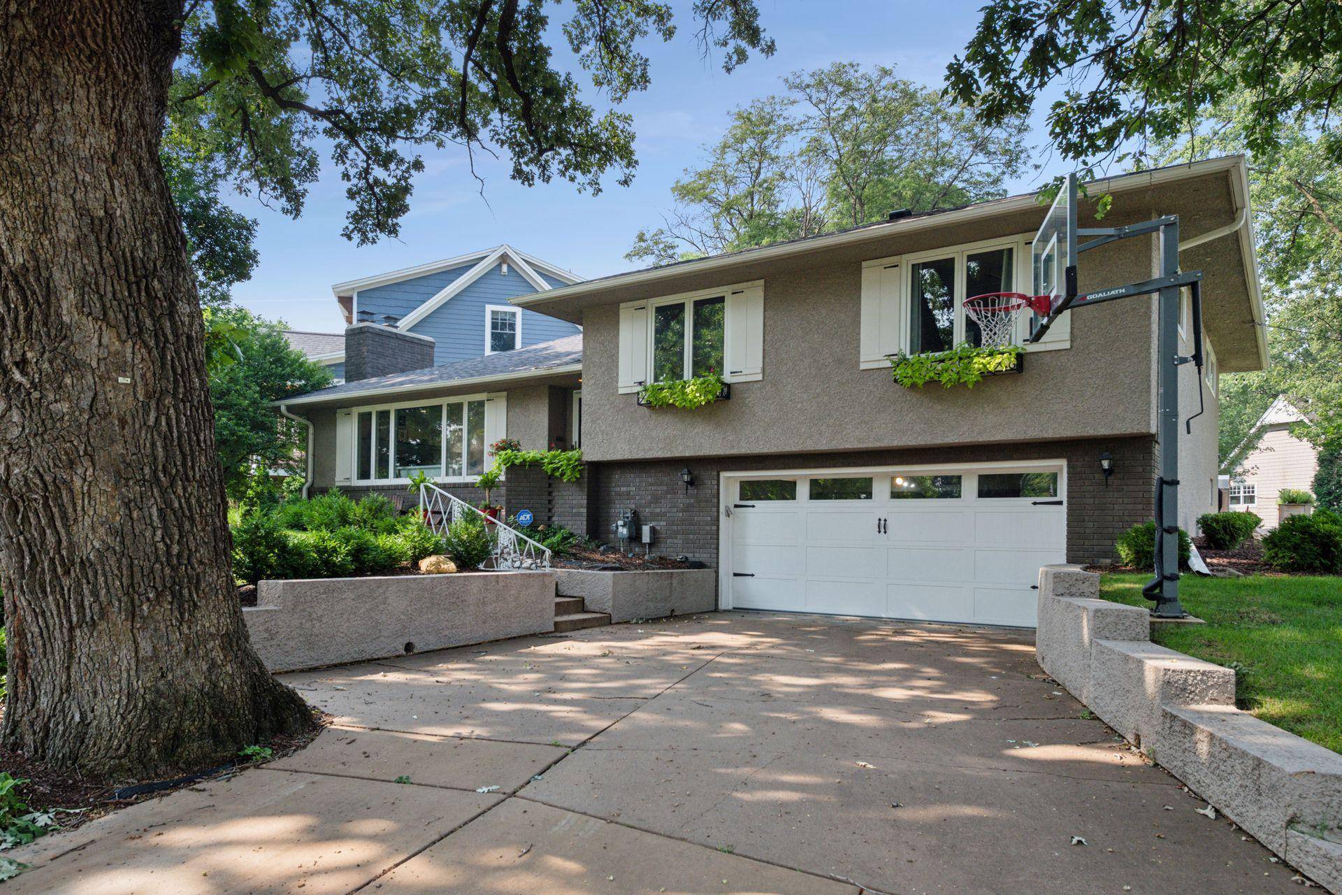 Edina, MN 55424,5712 Fairfax AVE
