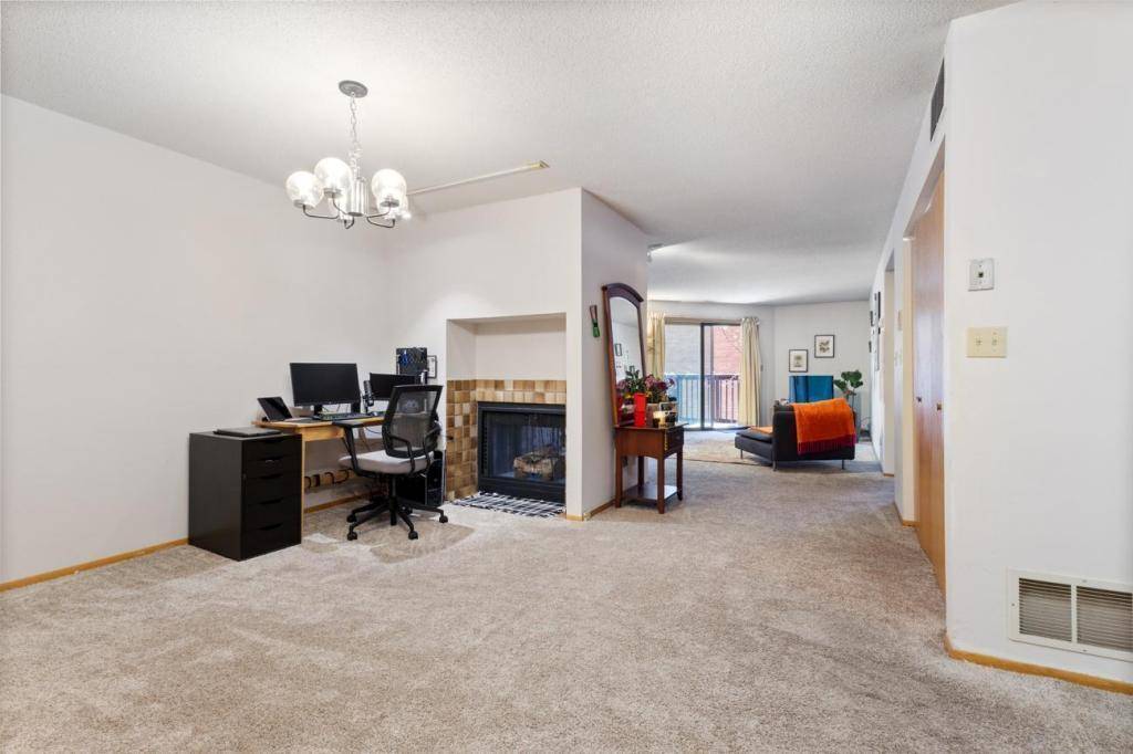 Minneapolis, MN 55404,232 W Franklin AVE #205