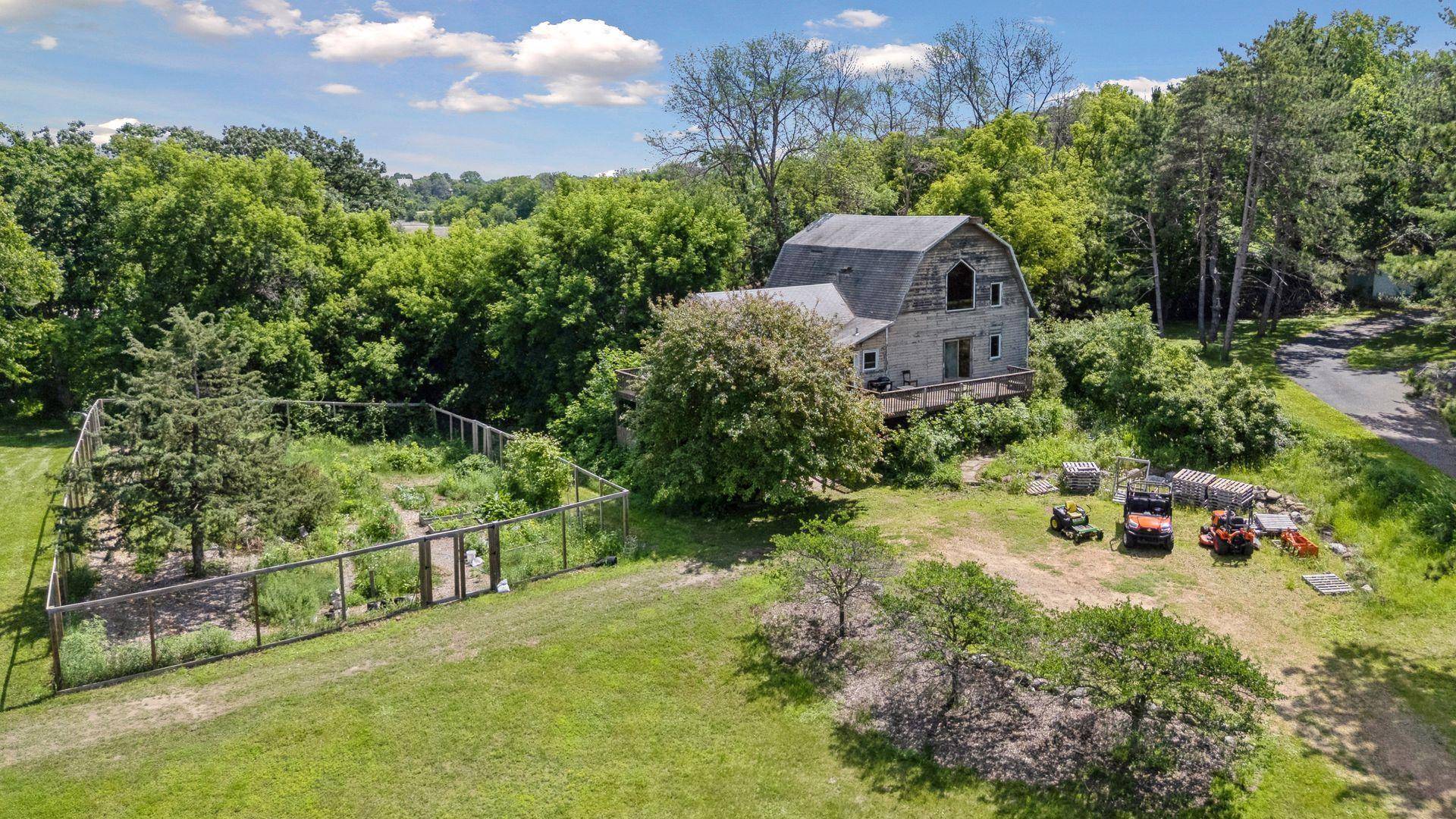 Wayzata, MN 55391,940 S Brown RD