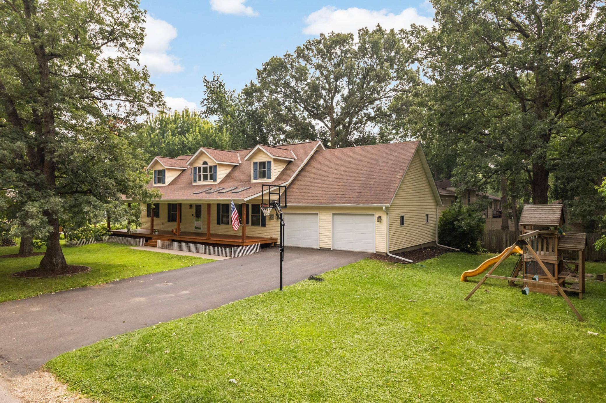 White Bear Twp, MN 55110,2574 1st ST