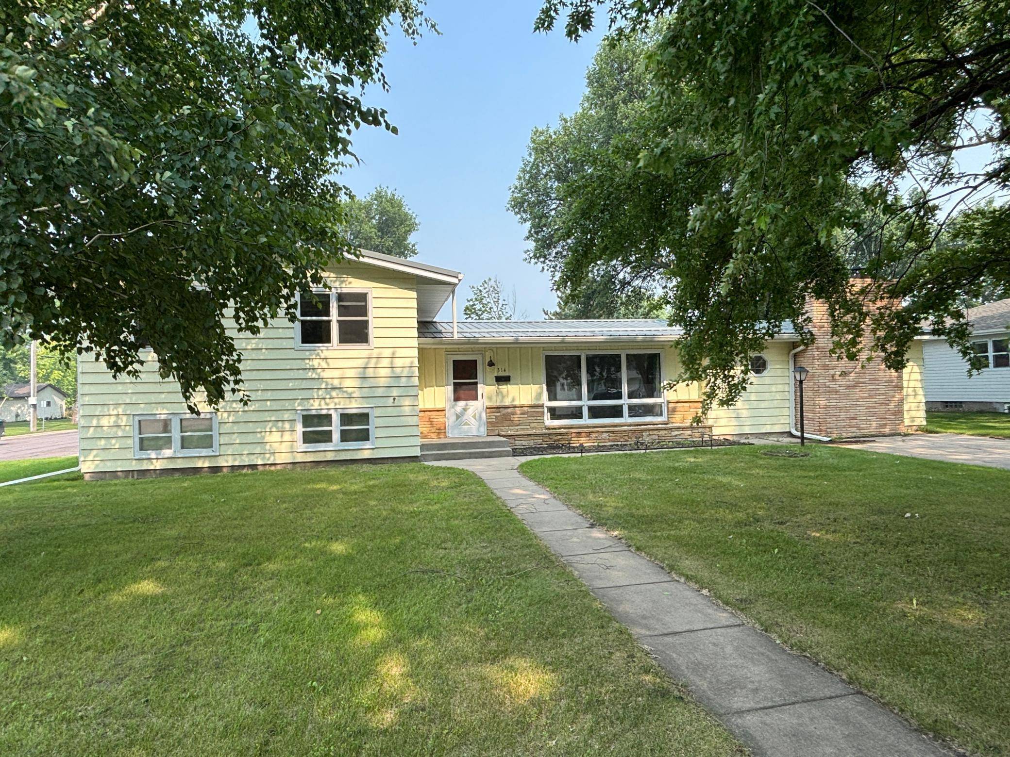 Benson, MN 56215,314 Sanford RD