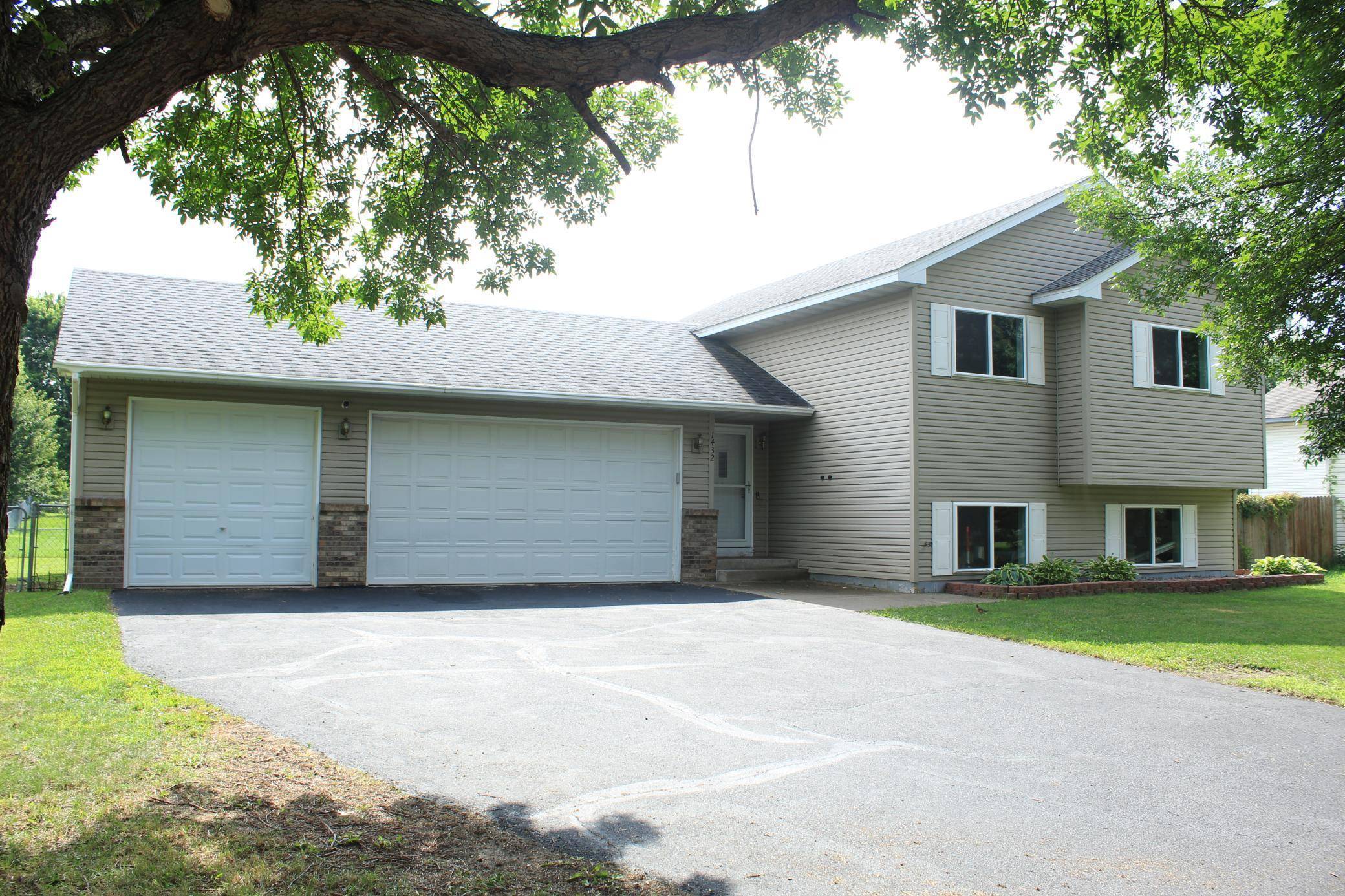 Cambridge, MN 55008,1432 Zachary ST S