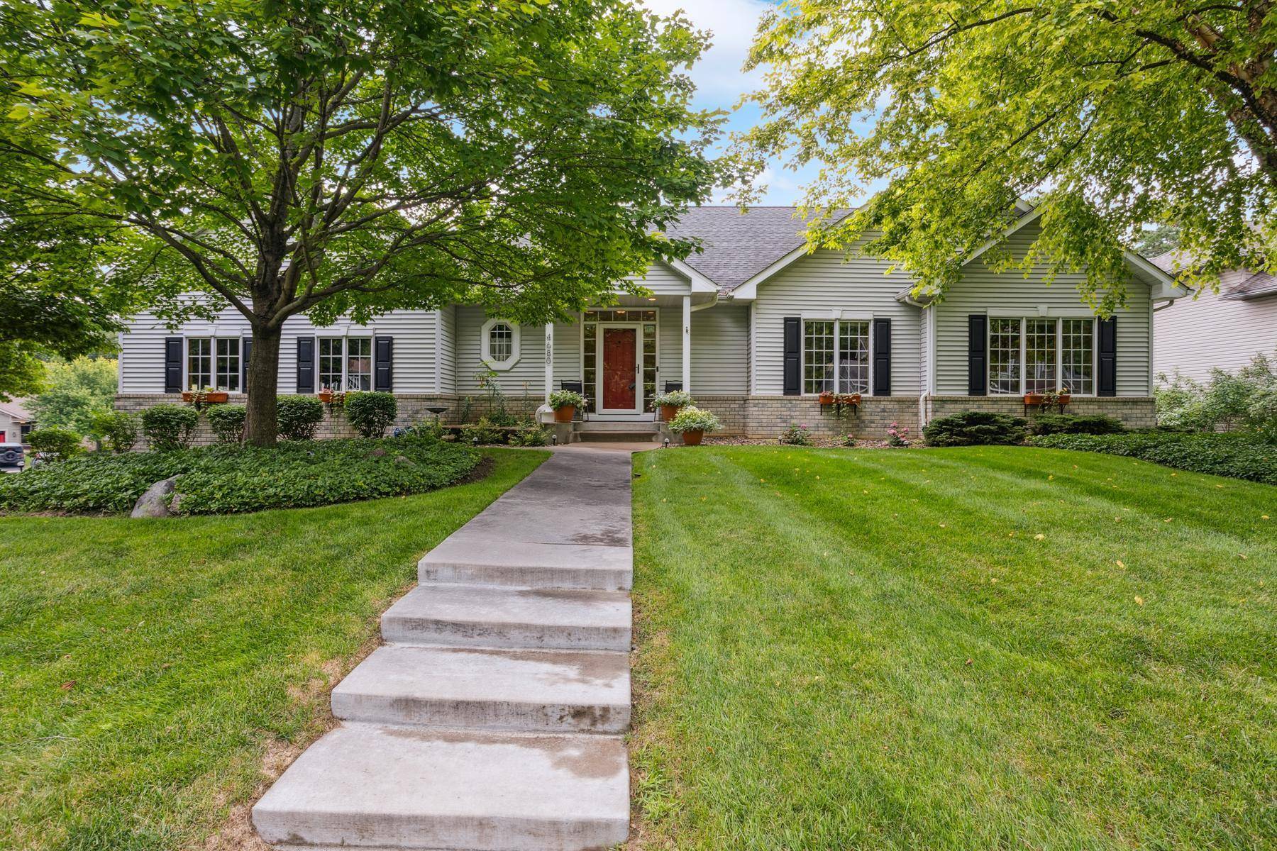 Prior Lake, MN 55372,4680 Hummingbird TRL NE