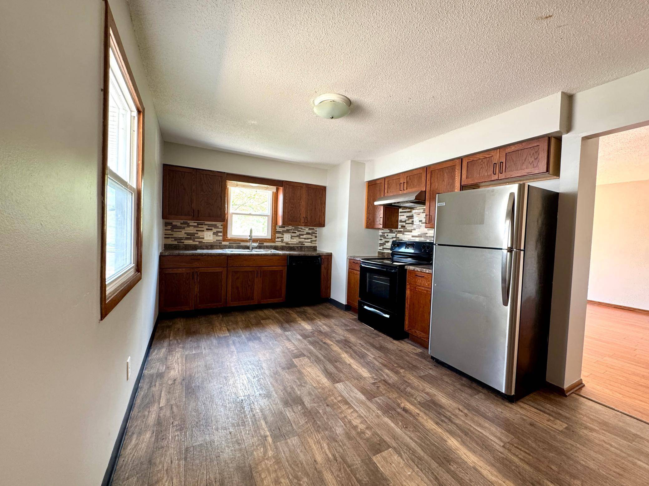 Saint Paul, MN 55106,1477 6th ST E