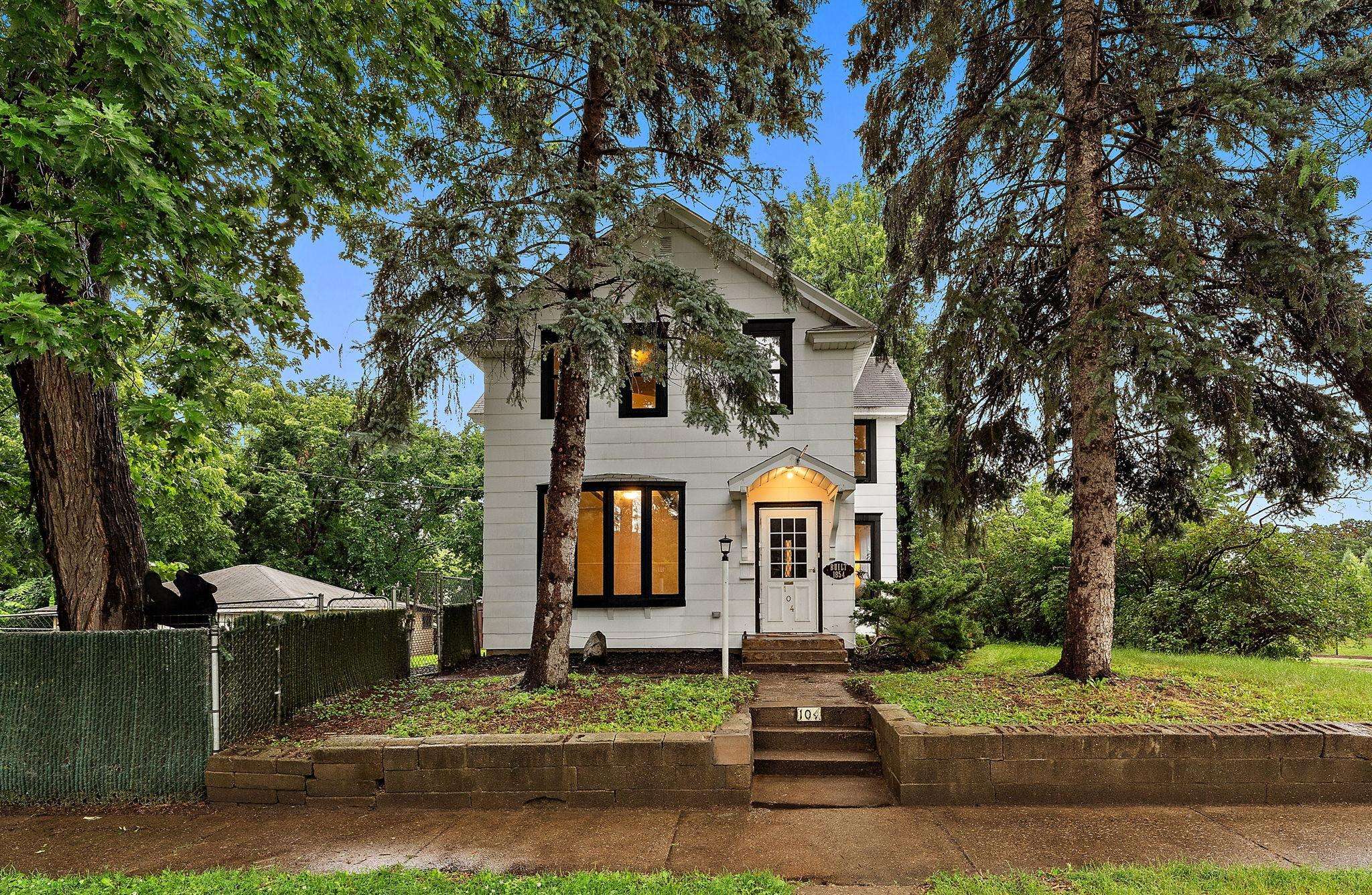 Saint Paul, MN 55117,104 Granite ST