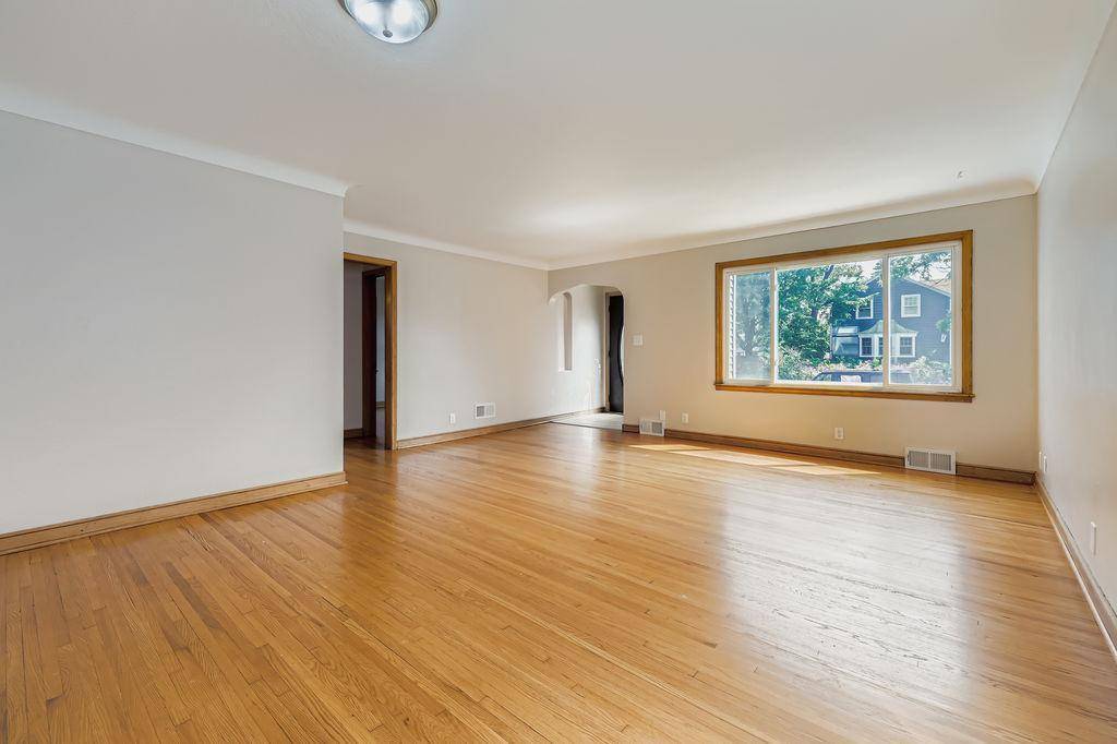 South Saint Paul, MN 55075,105 10th AVE N