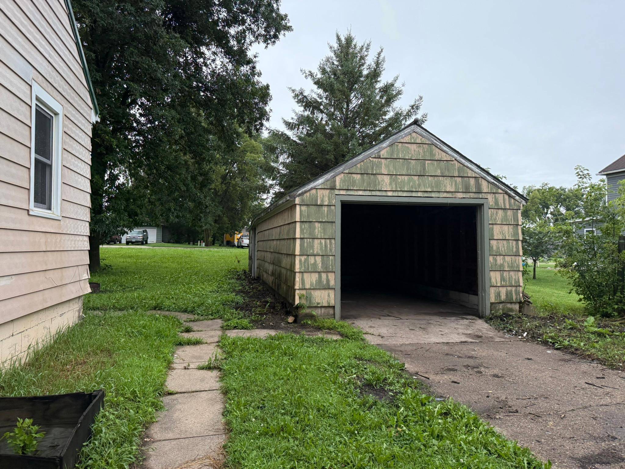 Janesville, MN 56048,613 W 1st ST