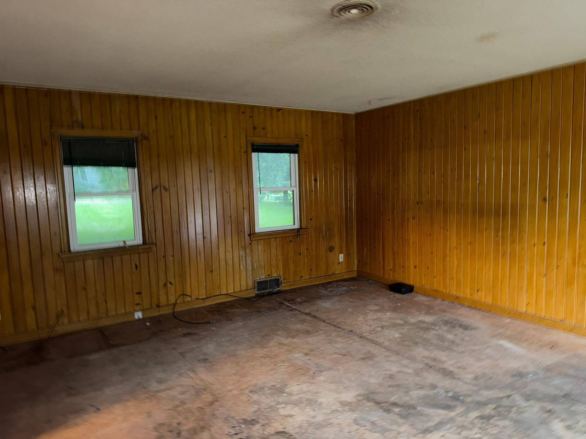 Janesville, MN 56048,613 W 1st ST