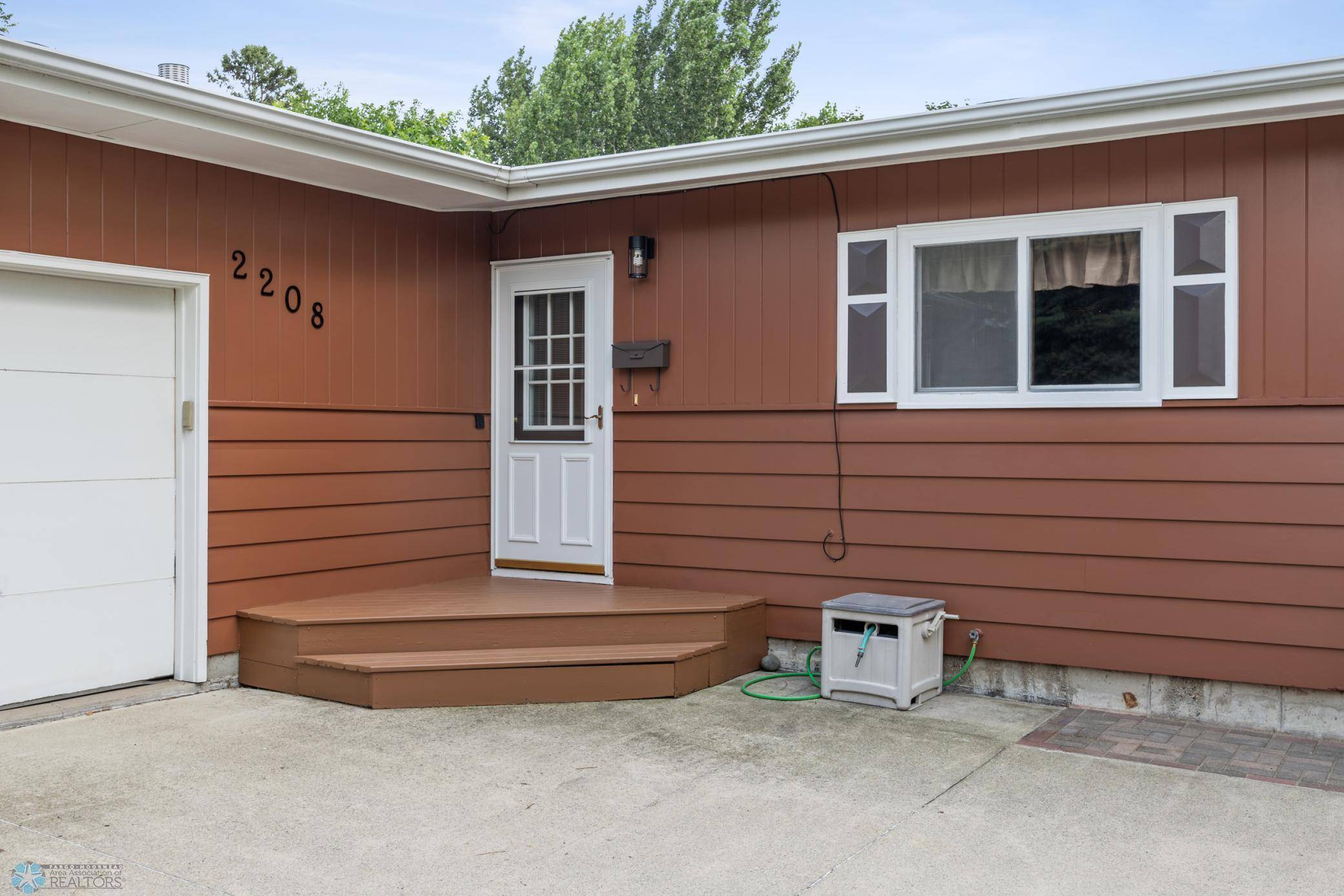 Fargo, ND 58103,2208 10th ST S