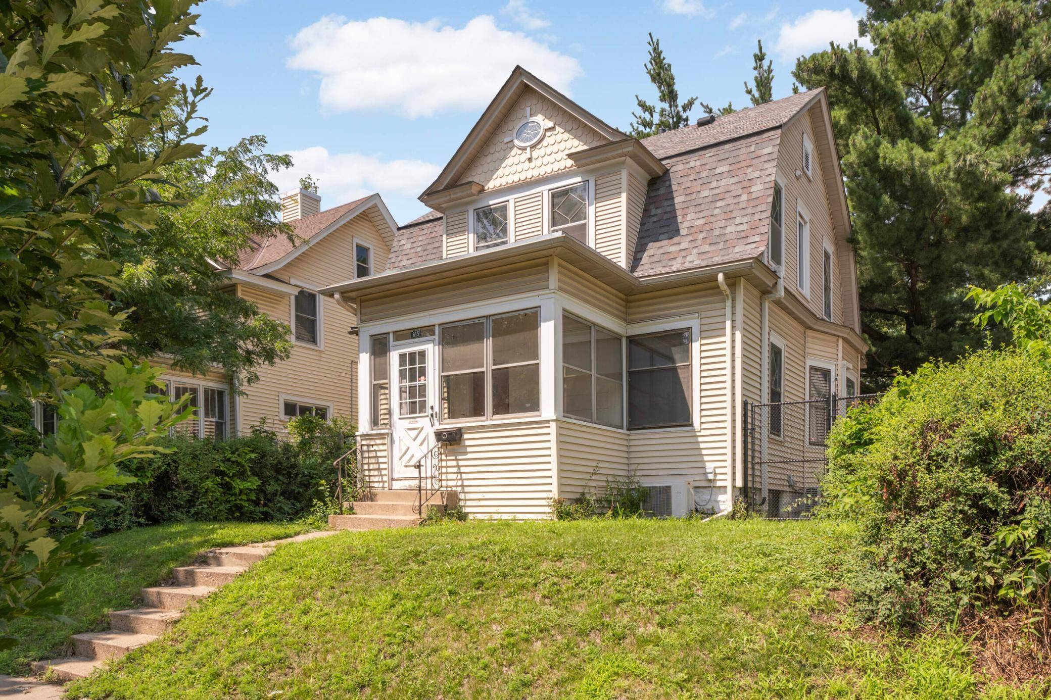 Saint Paul, MN 55104,815 Edmund AVE W