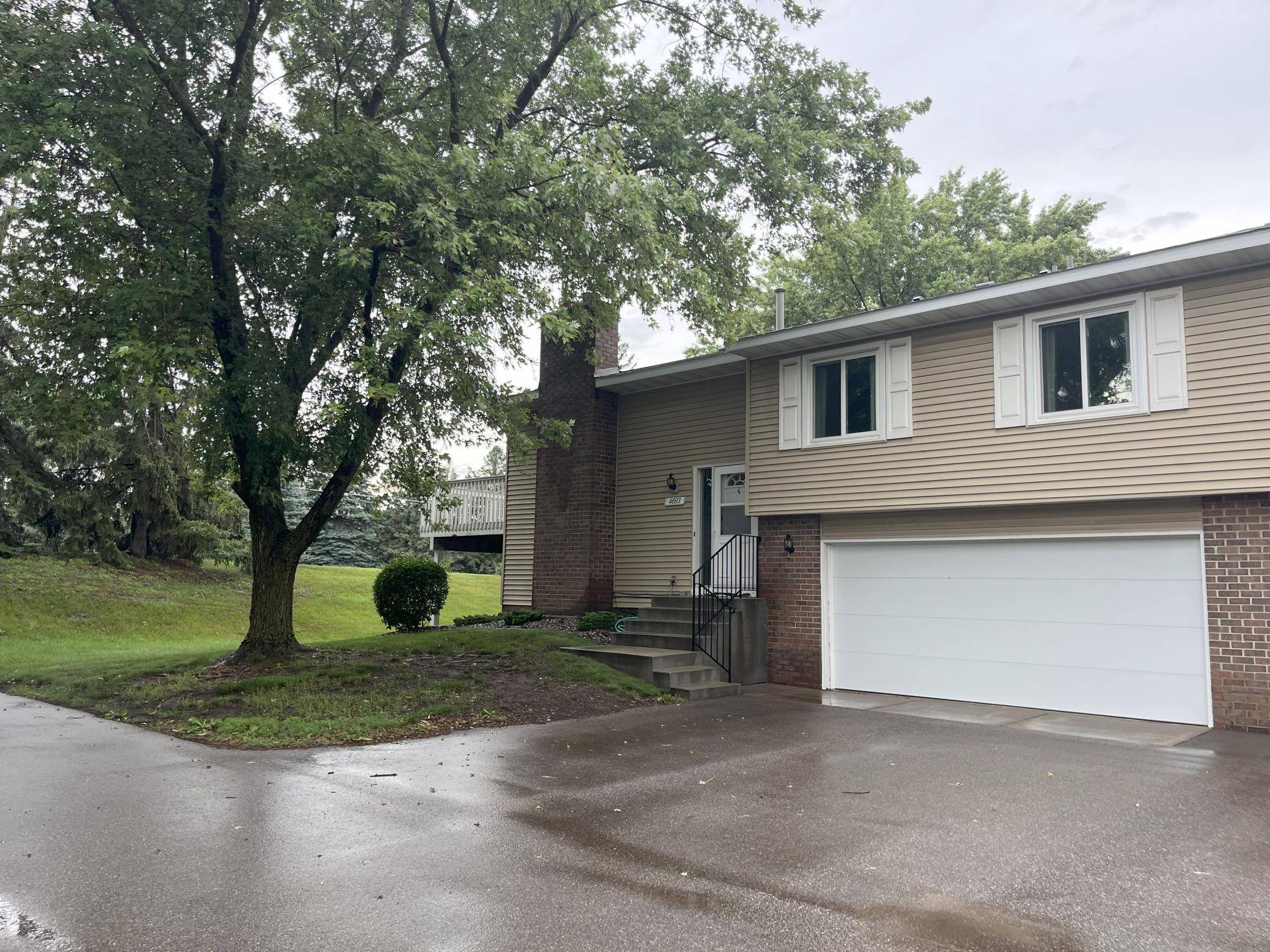Eagan, MN 55122,4693 Ridge Cliff DR