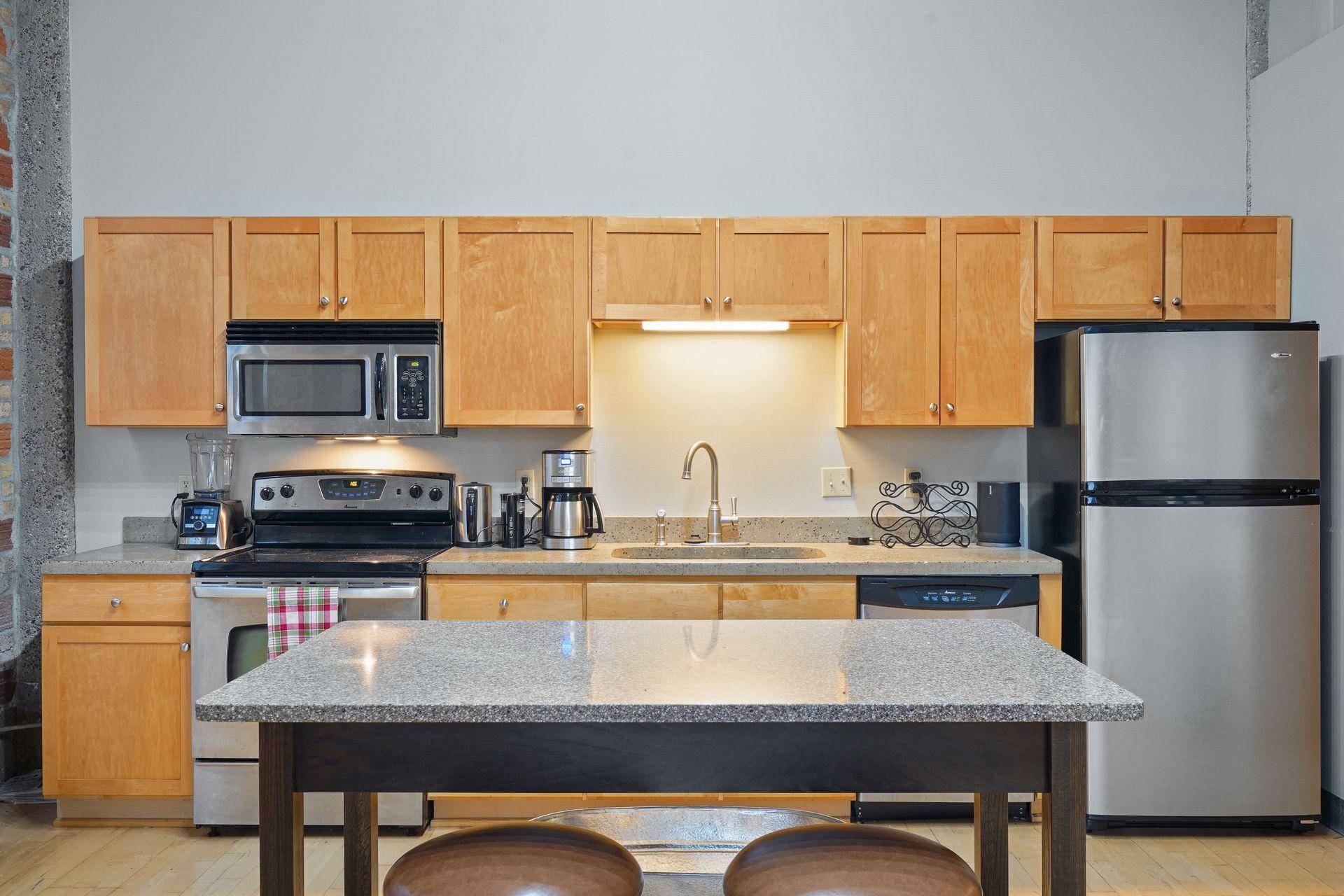 Minneapolis, MN 55415,521 S 7th ST #301