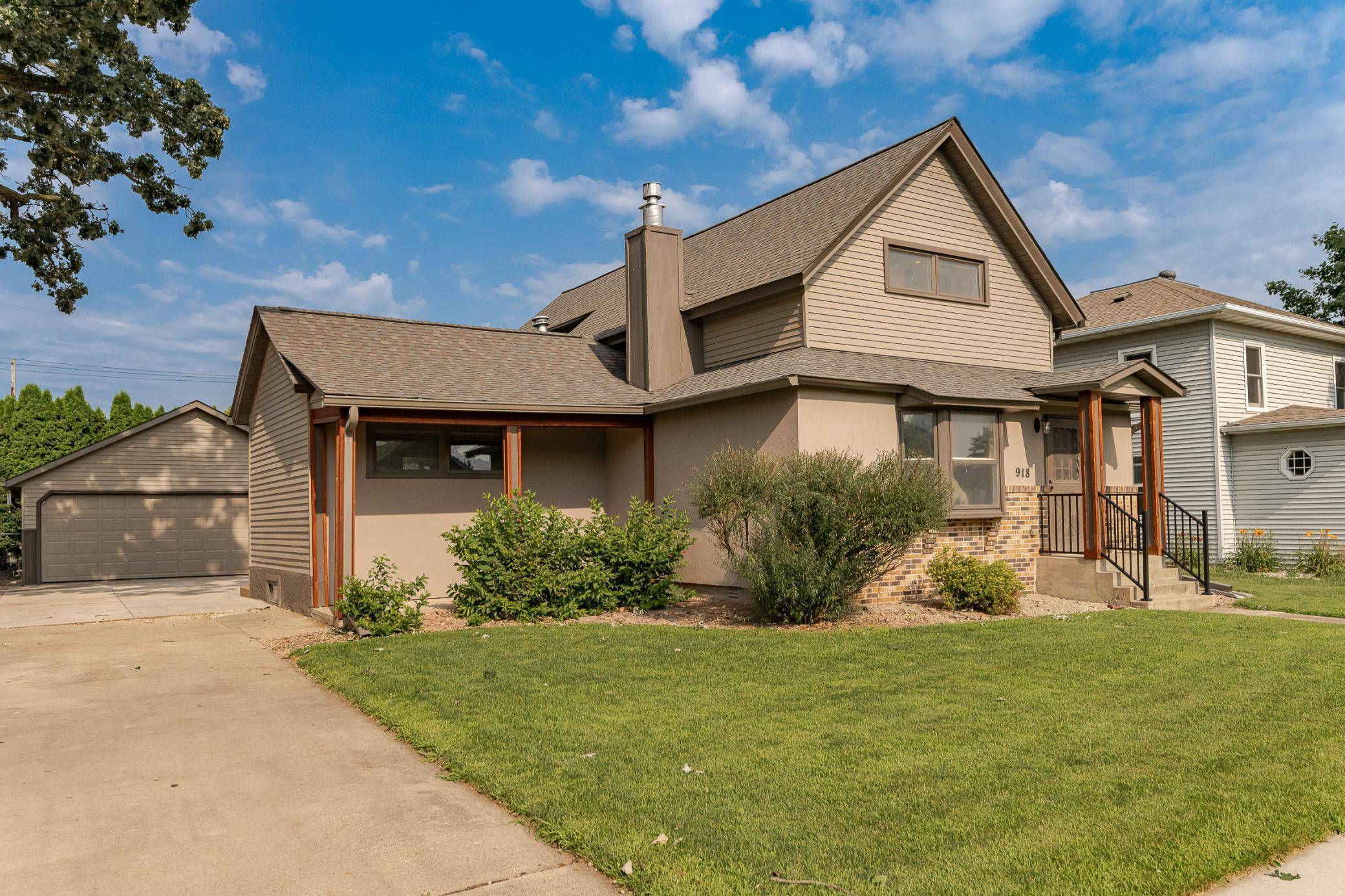 Saint Charles, MN 55972,918 Saint Charles Ave