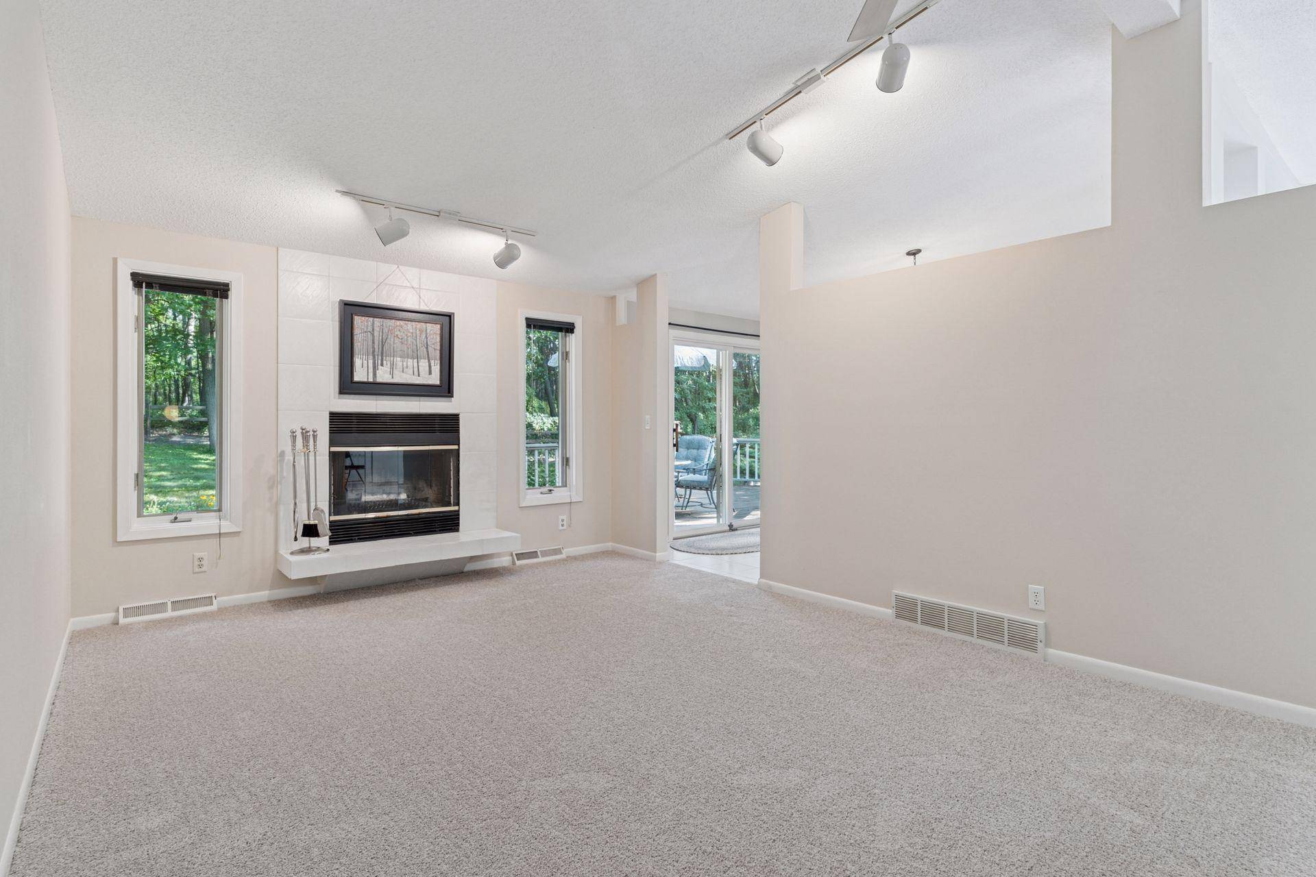 Maplewood, MN 55119,2571 Schaller DR E