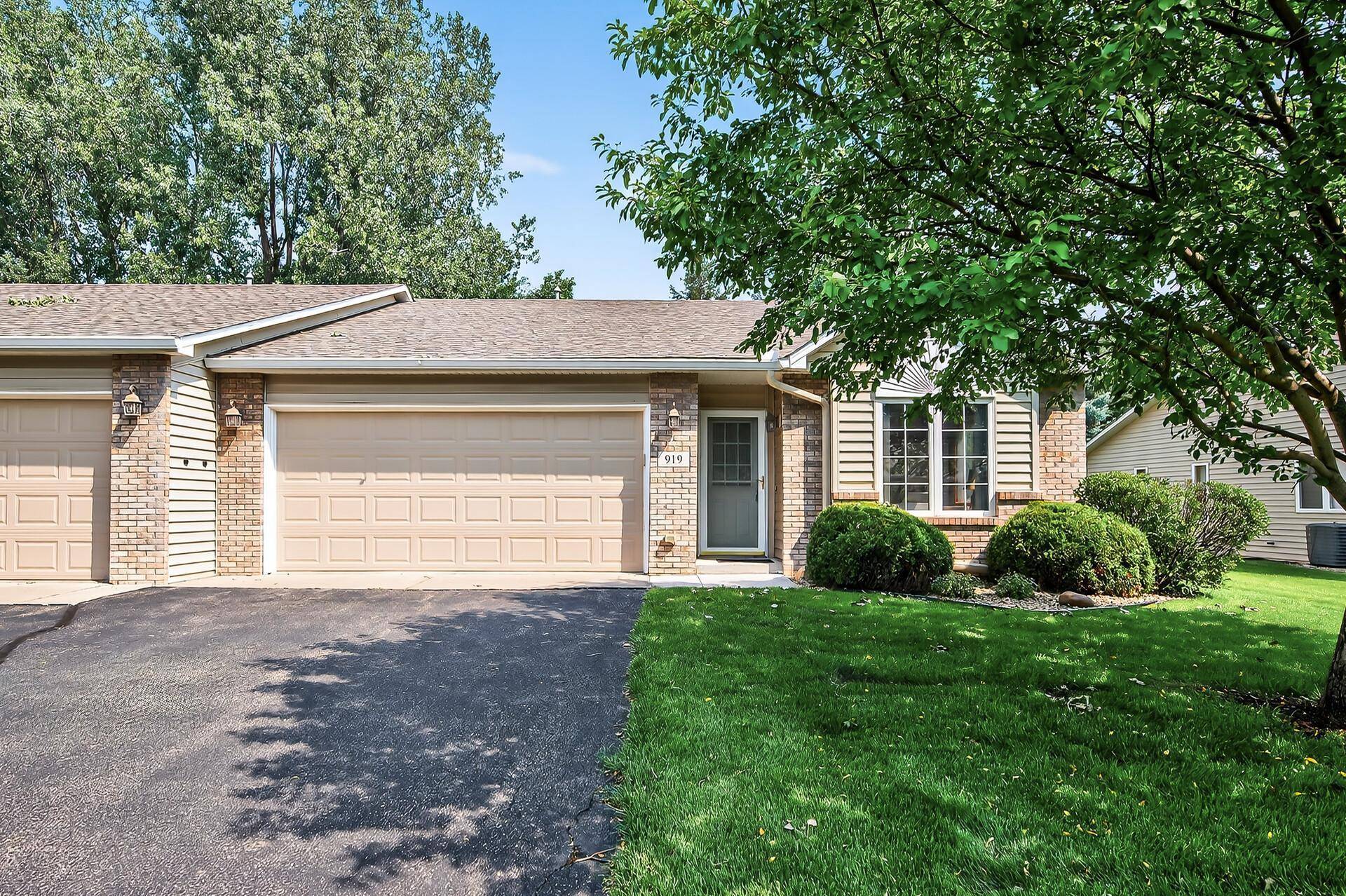 Vadnais Heights, MN 55127,919 Evergreen CT