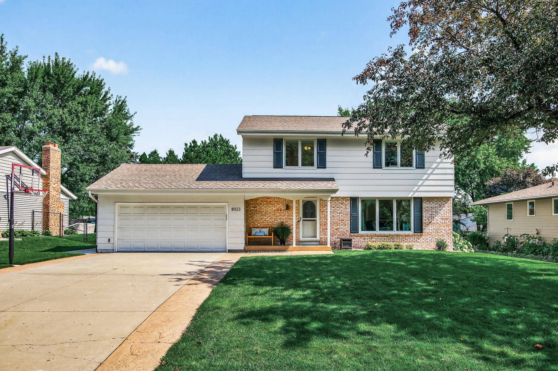 Chanhassen, MN 55317,8023 Dakota AVE