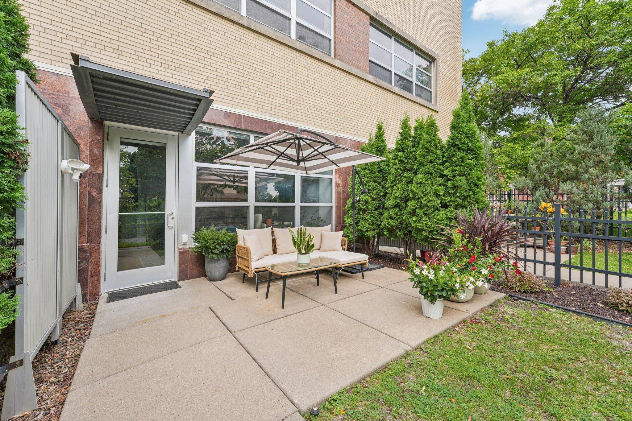 Minneapolis, MN 55404,111 E Franklin AVE #103