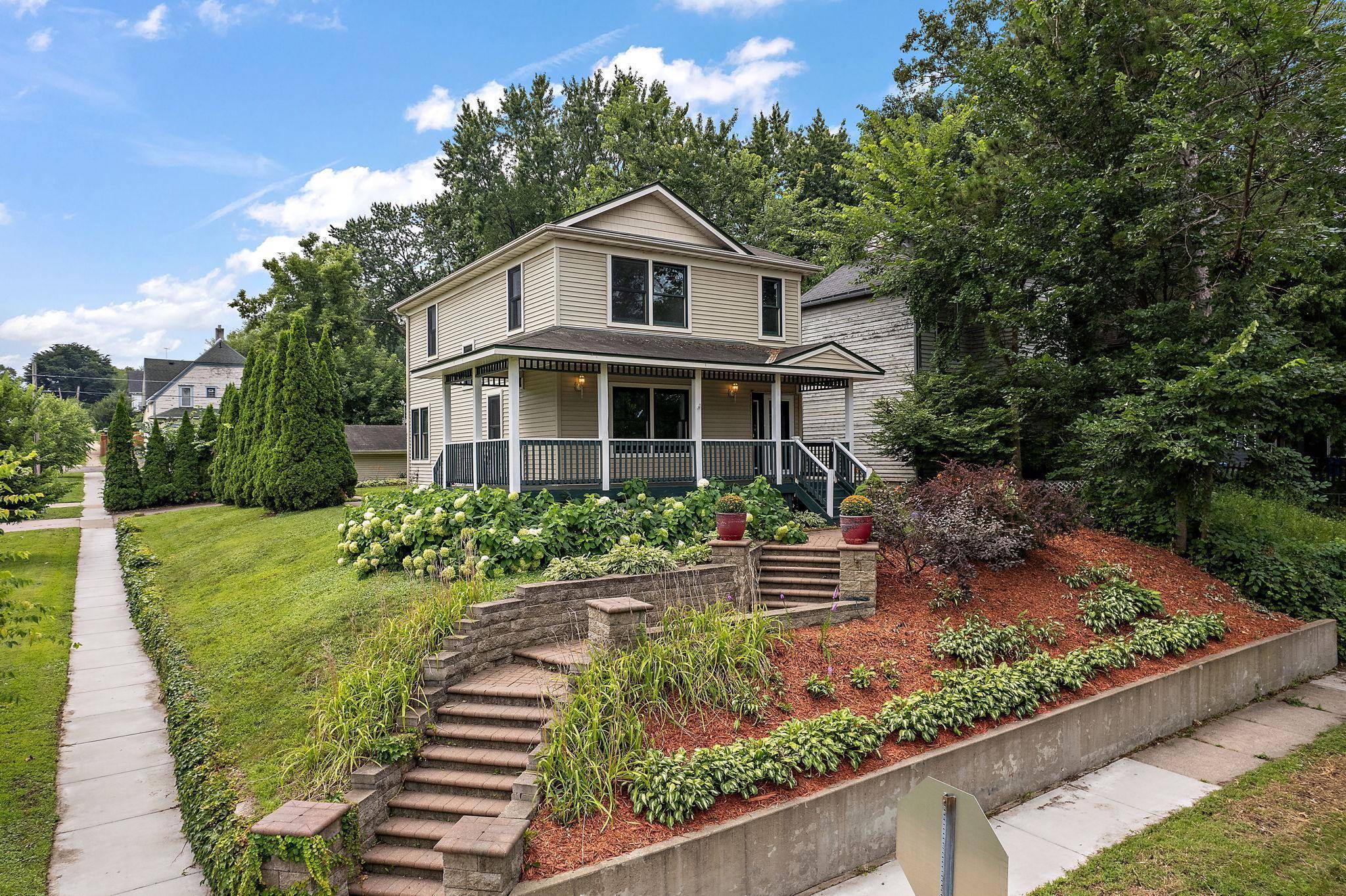 Saint Paul, MN 55107,517 Bidwell ST