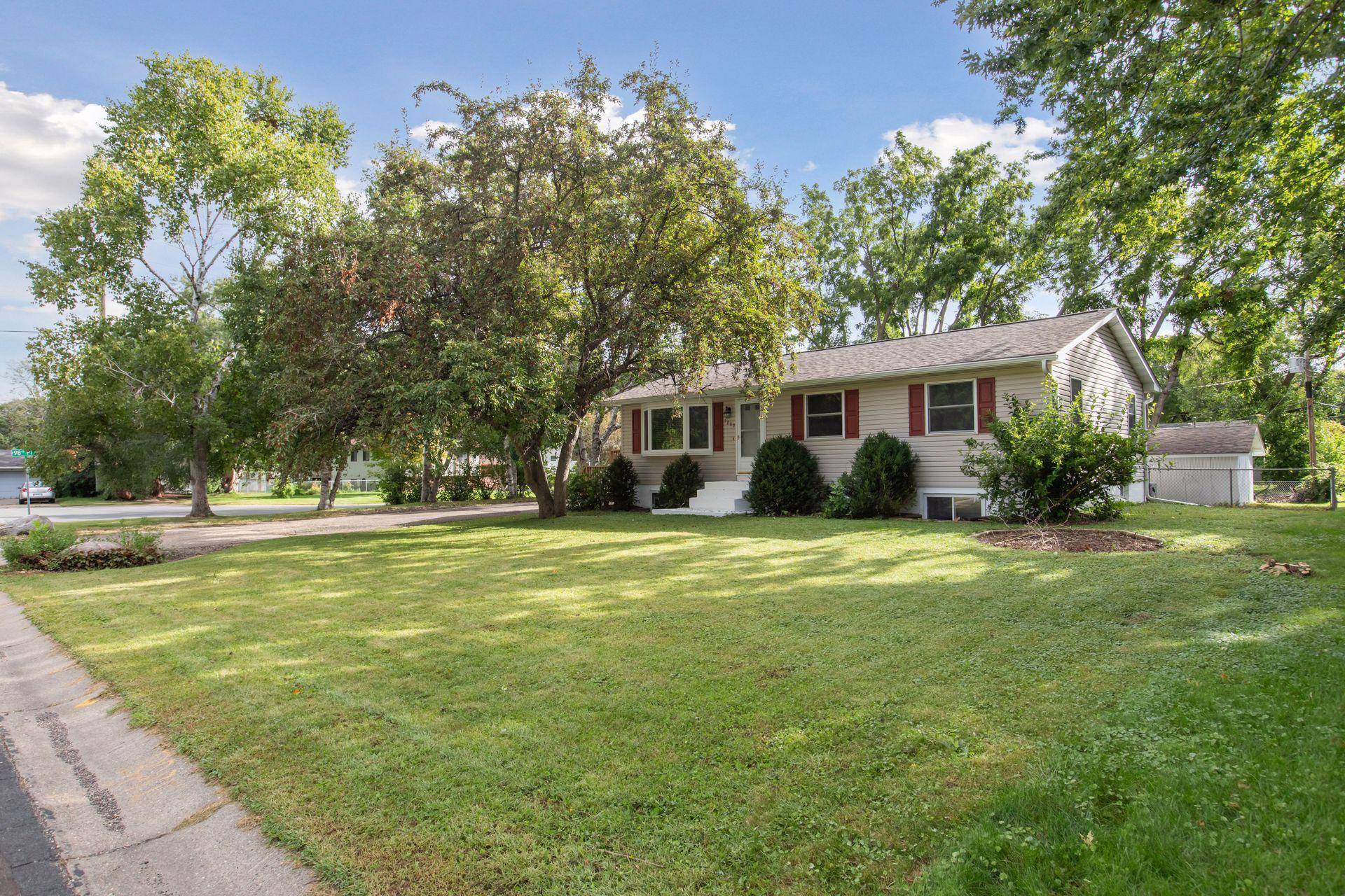 Maple Grove, MN 55369,9880 Cottonwood LN N