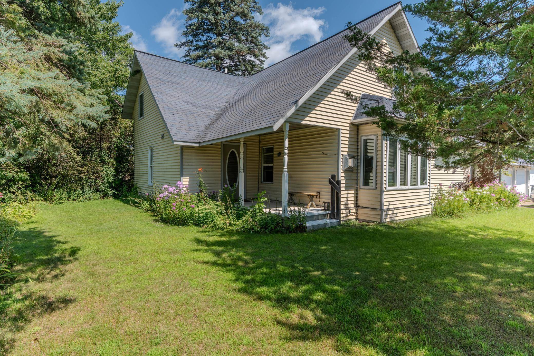 Little Falls, MN 56345,902 4th ST NE