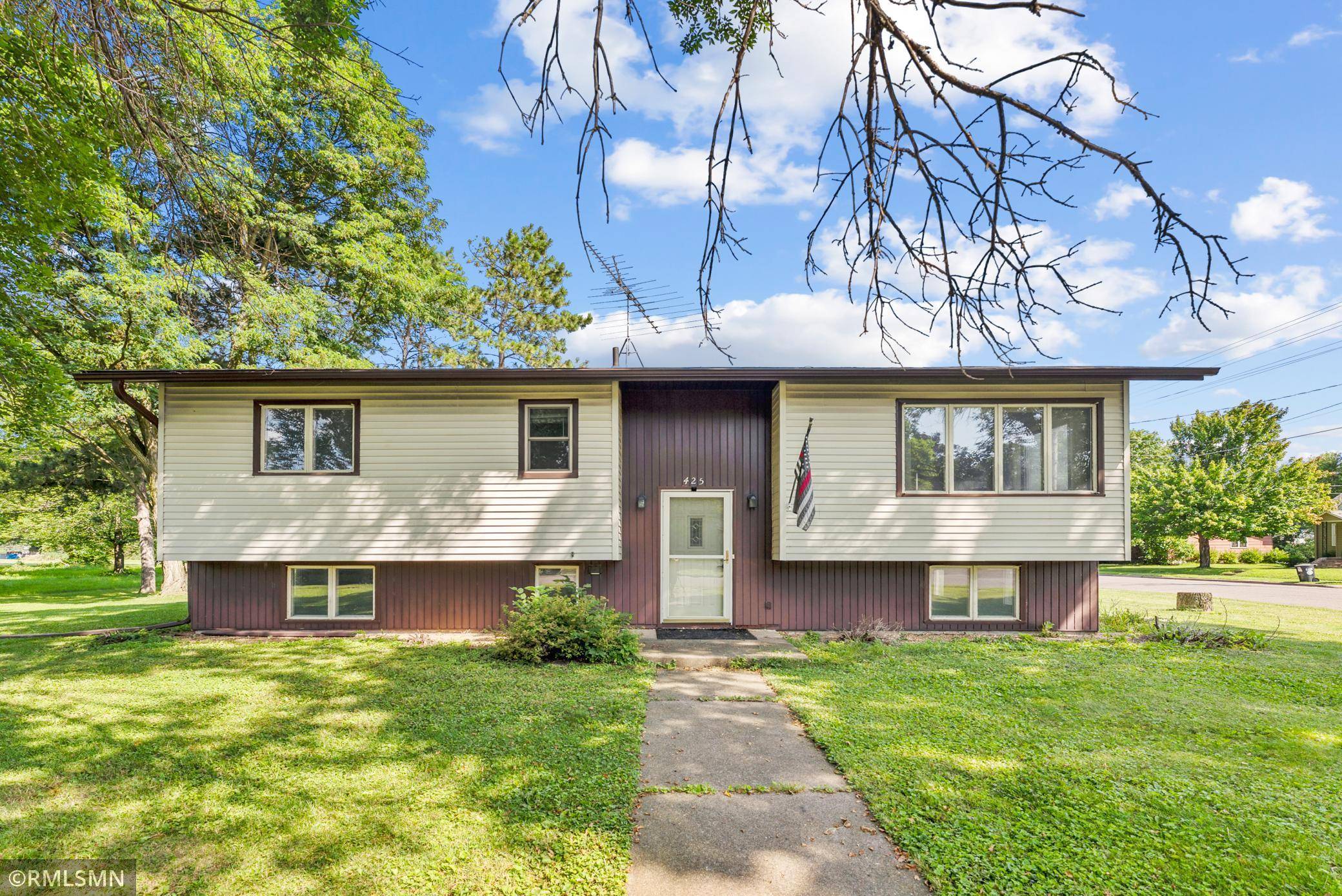 Rush City, MN 55069,425 W 2nd ST