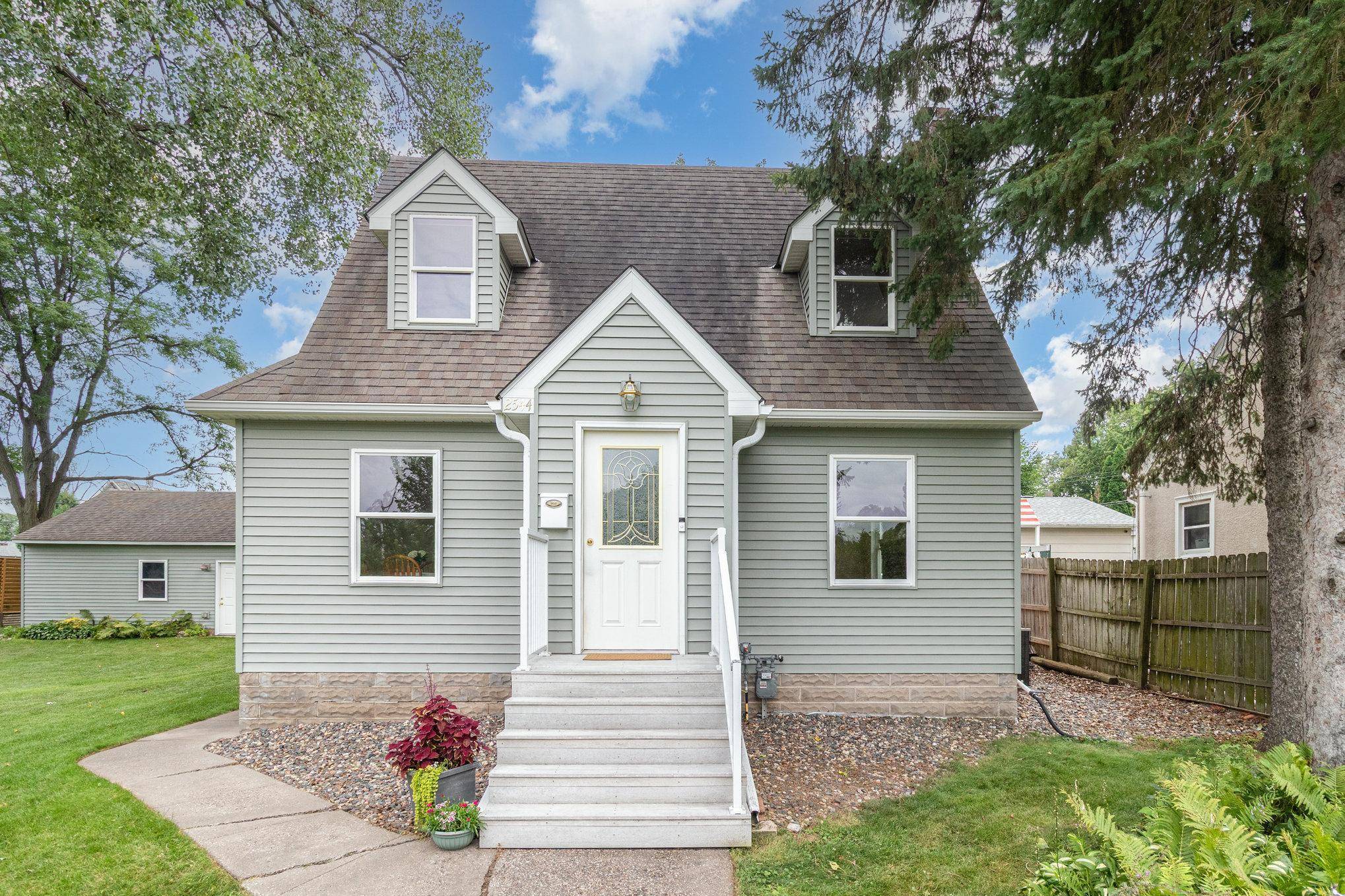 North Saint Paul, MN 55109,2544 19th AVE E