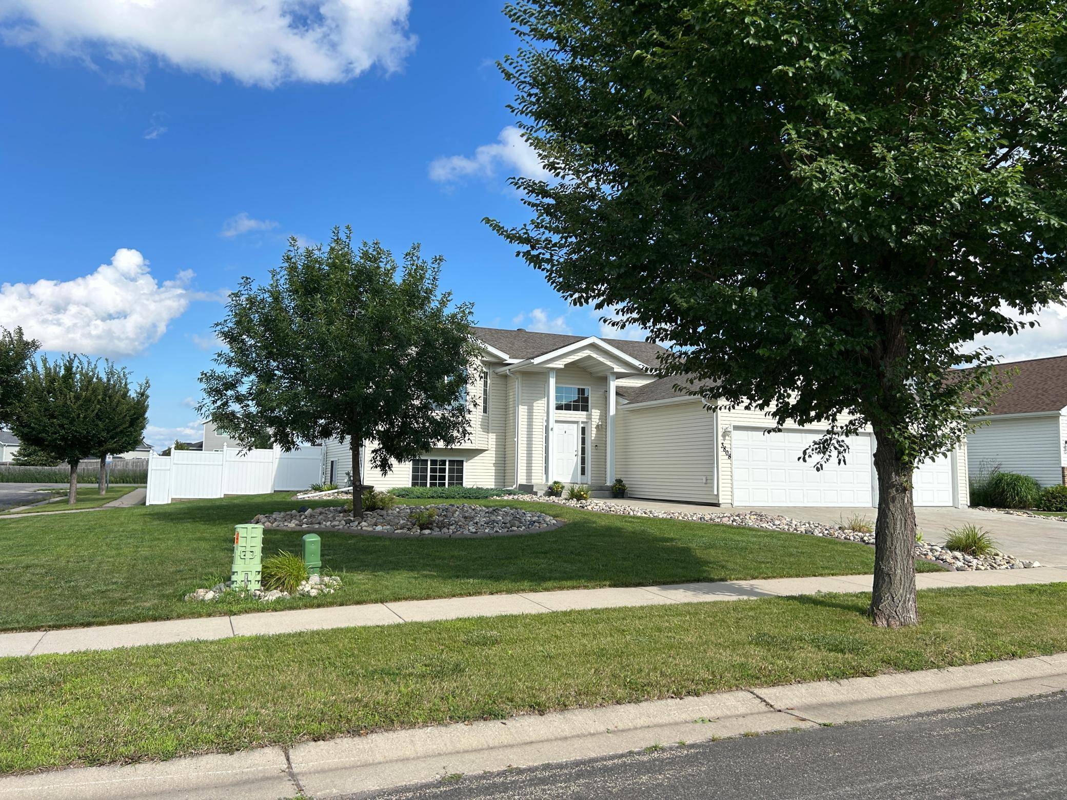 Moorhead, MN 56560,3808 13th ST S