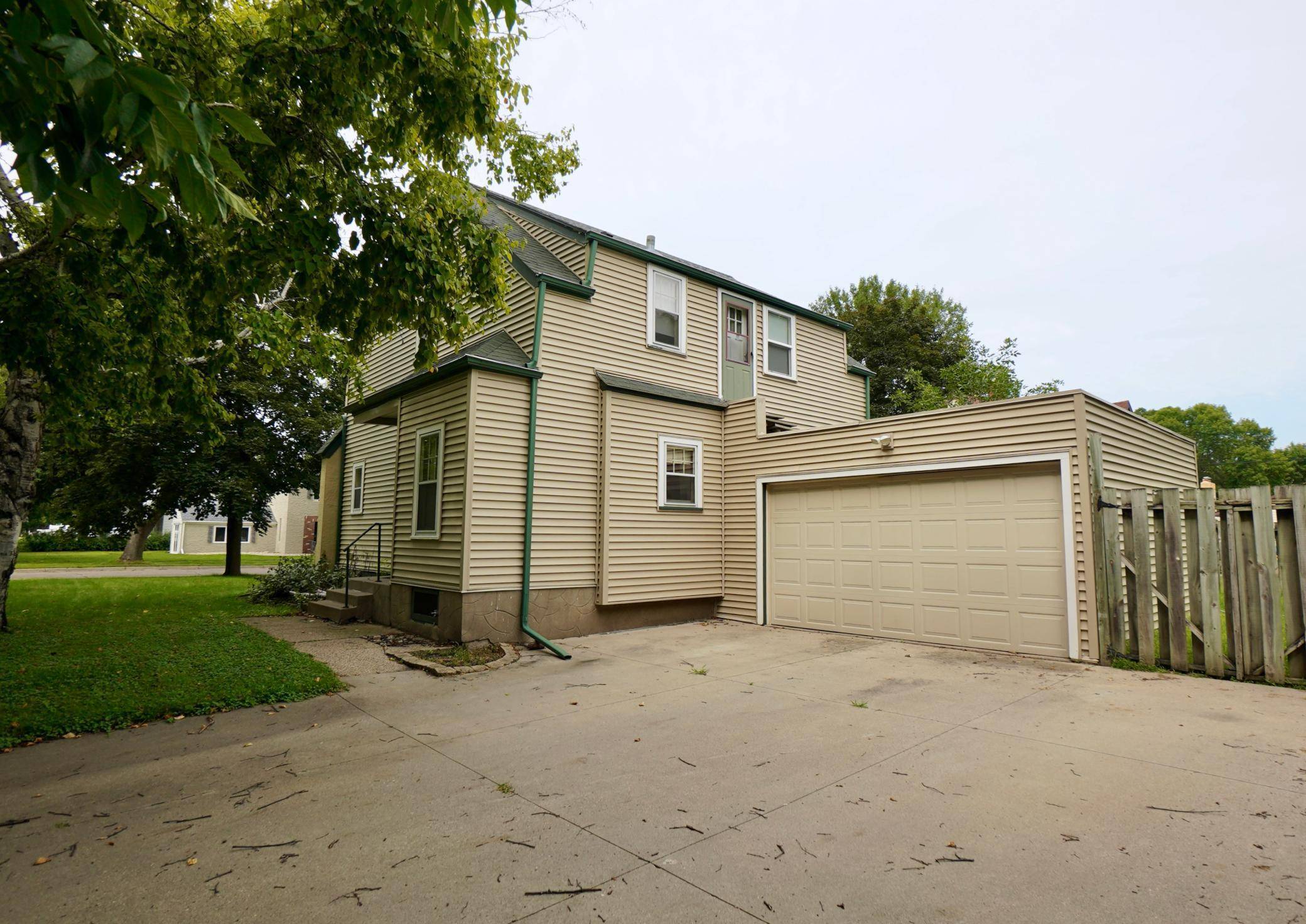 Willmar, MN 56201,925 Minnesota AVE SW