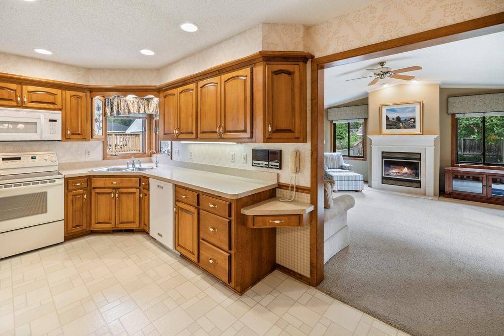 Maplewood, MN 55109,2165 Holloway AVE E