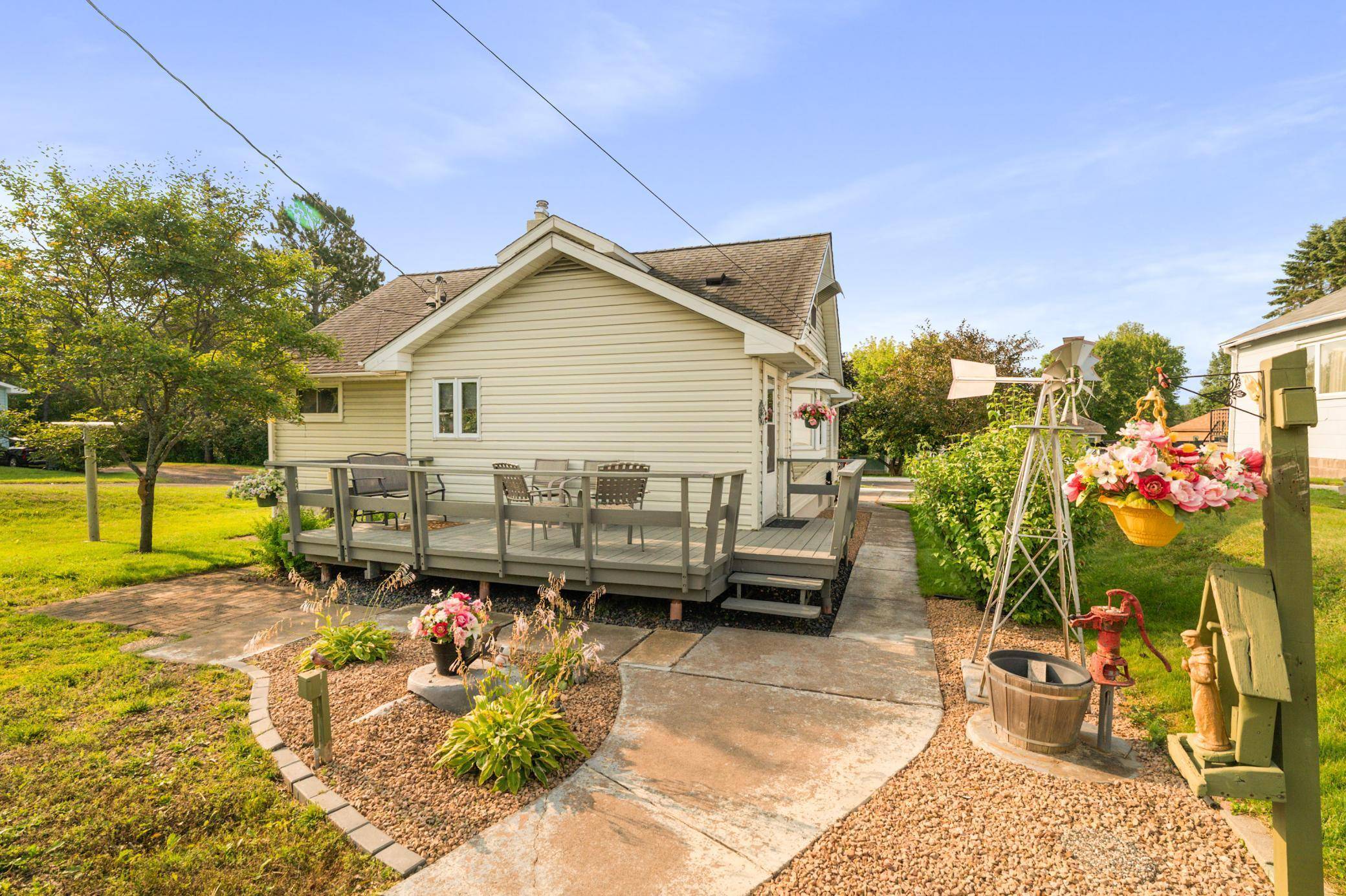 Proctor, MN 55810,9201 Meadow ST