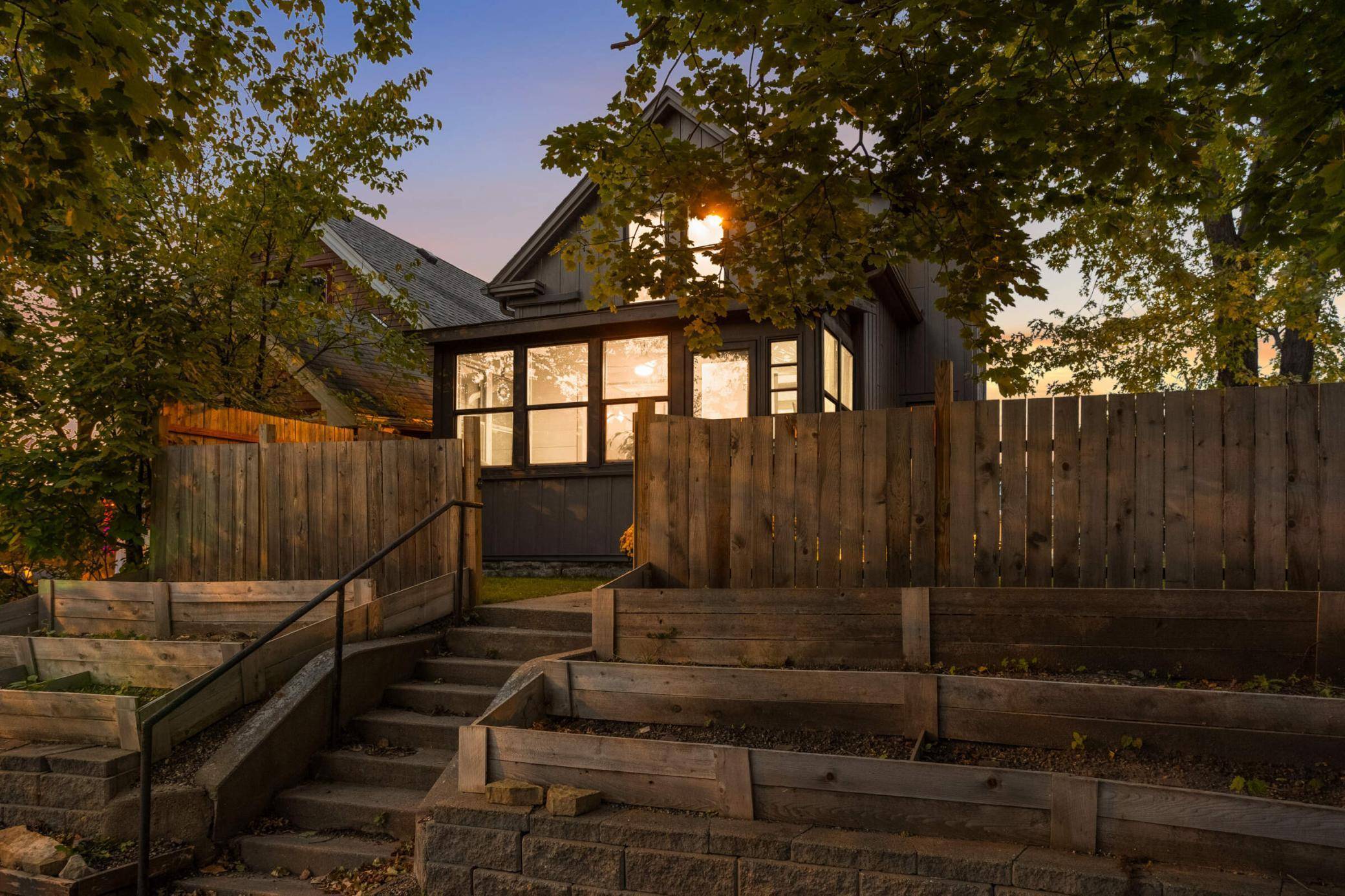 Saint Paul, MN 55103,951 Front AVE