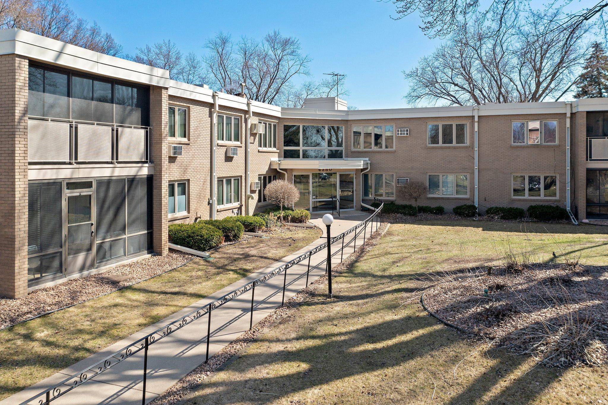 Edina, MN 55436,4380 Brookside CT #103