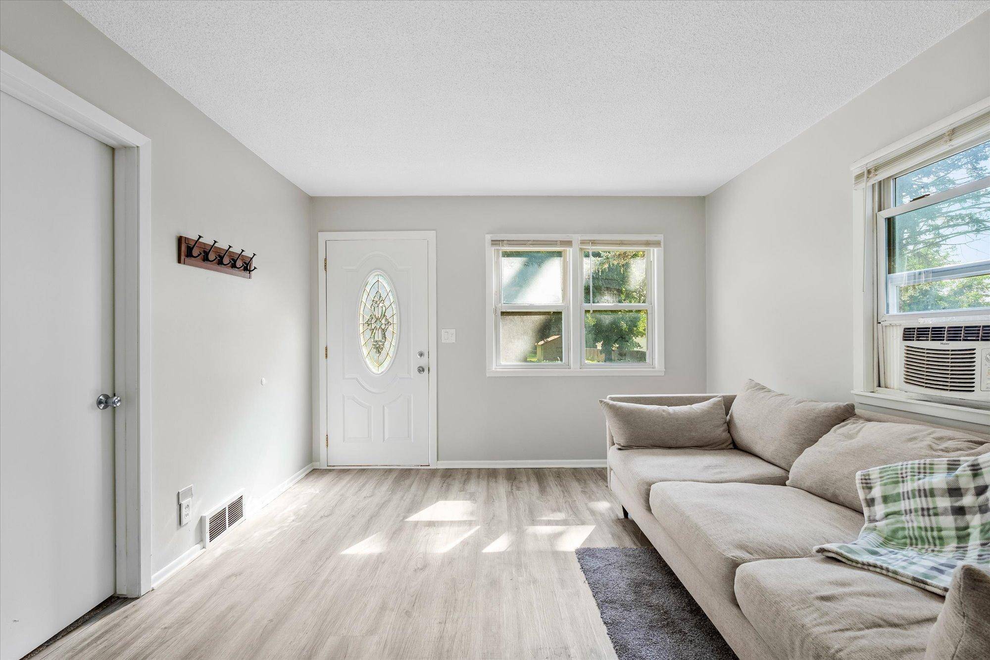 South Saint Paul, MN 55075,928 8th AVE S